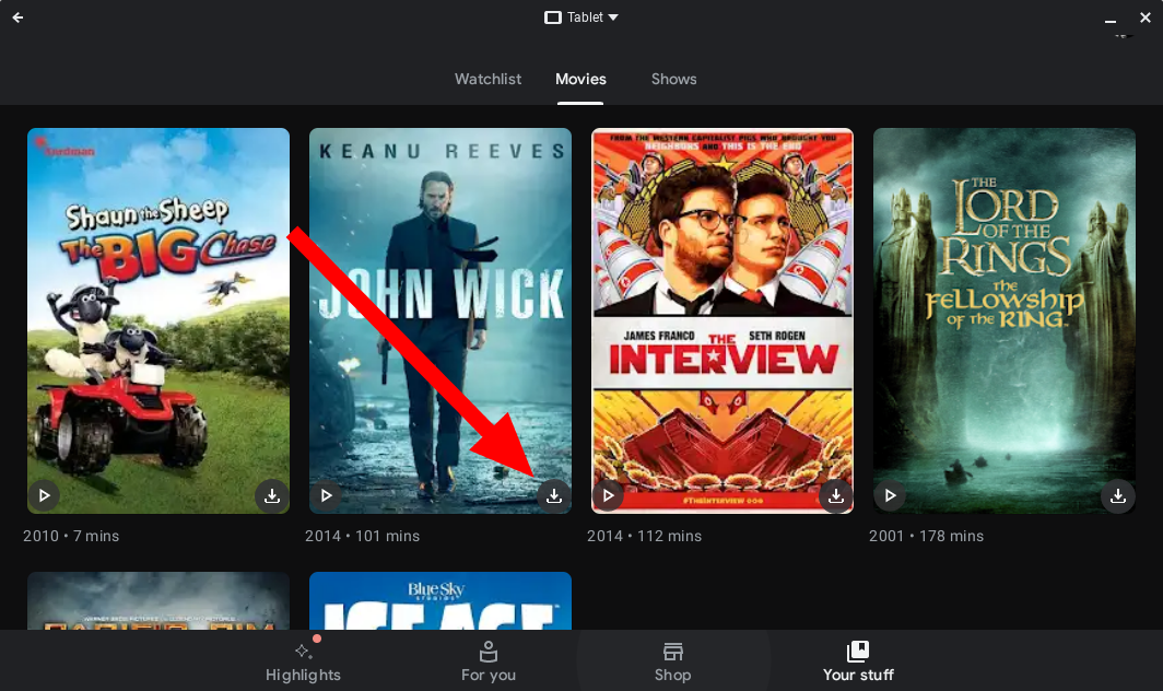 O app Google TV no modo tablet em um Chromebook com uma seta vermelha apontando para o botão de download do filme John Wick