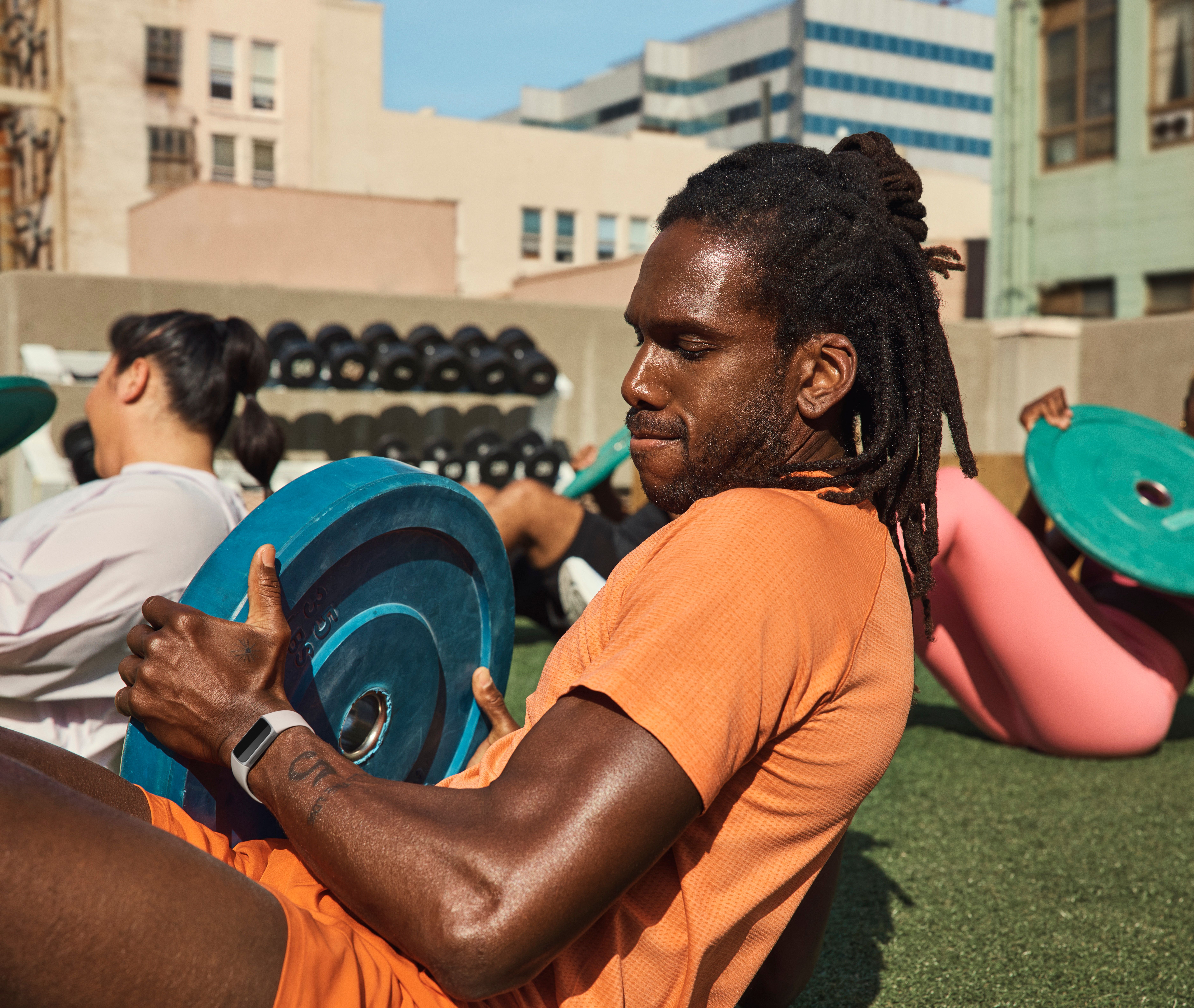 Fitbit Charge 6 Lifestyle Porcelana para treino ao ar livre