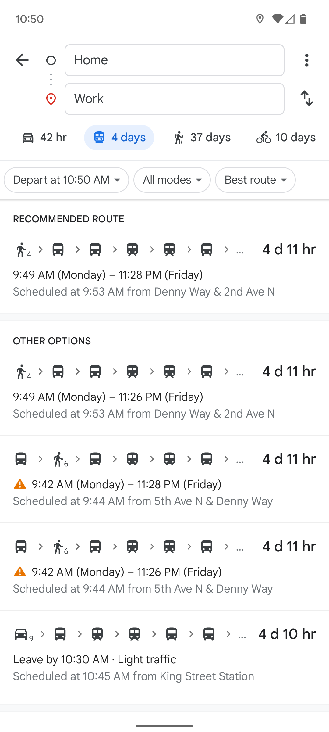 A tela de destino do aplicativo móvel do Google Maps mostrando a opção de transporte público.