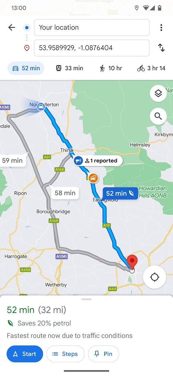 O aplicativo móvel do Google Maps mostrando o trajeto de deslocamento diário em azul com avisos de trânsito ao longo dele.