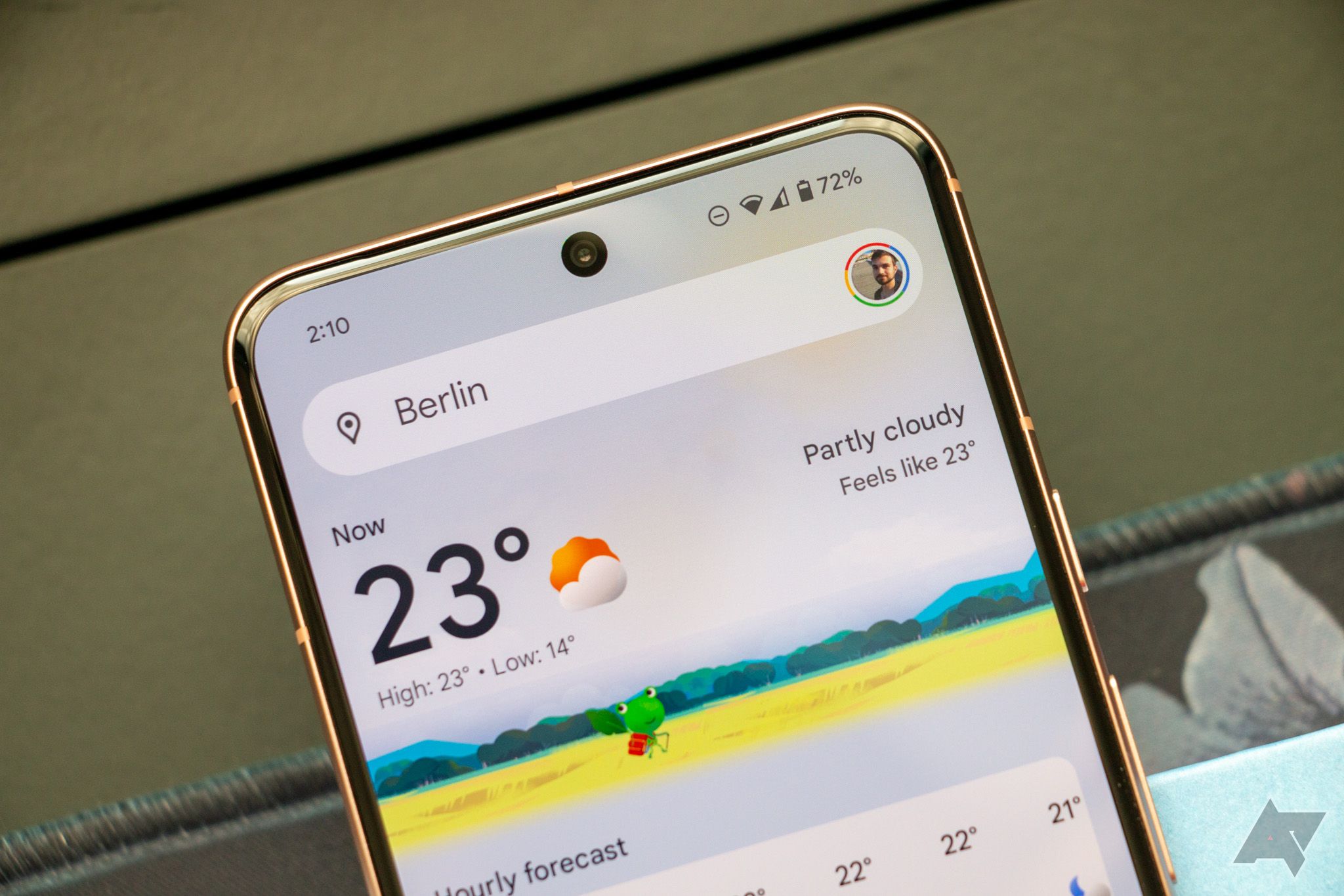 smartphone pixel 8 mostrando aplicativo de previsão do tempo