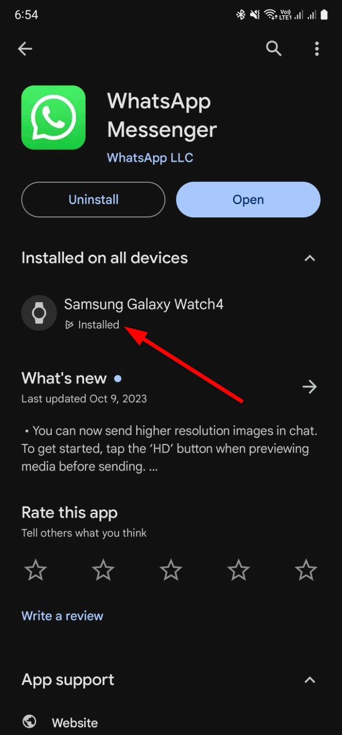 WhatsApp na Google Play Store mostrando que o aplicativo foi instalado em um Samsung Galaxy Watch 4.