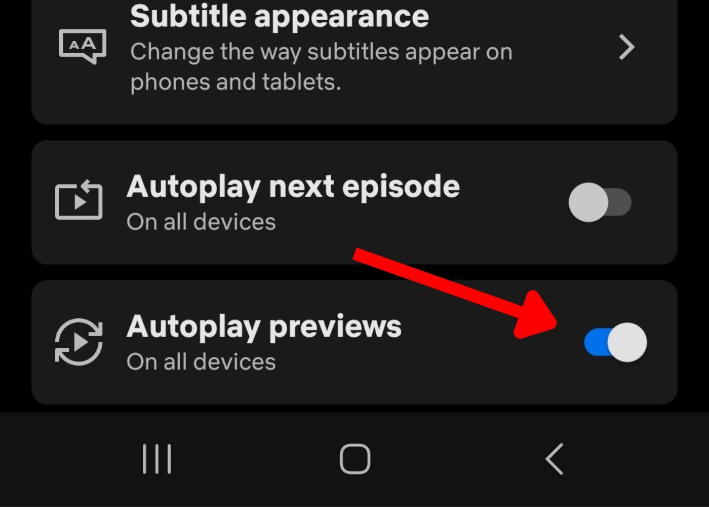 captura de tela das configurações do Netflix com uma seta apontando para as visualizações de reprodução automática no aplicativo móvel