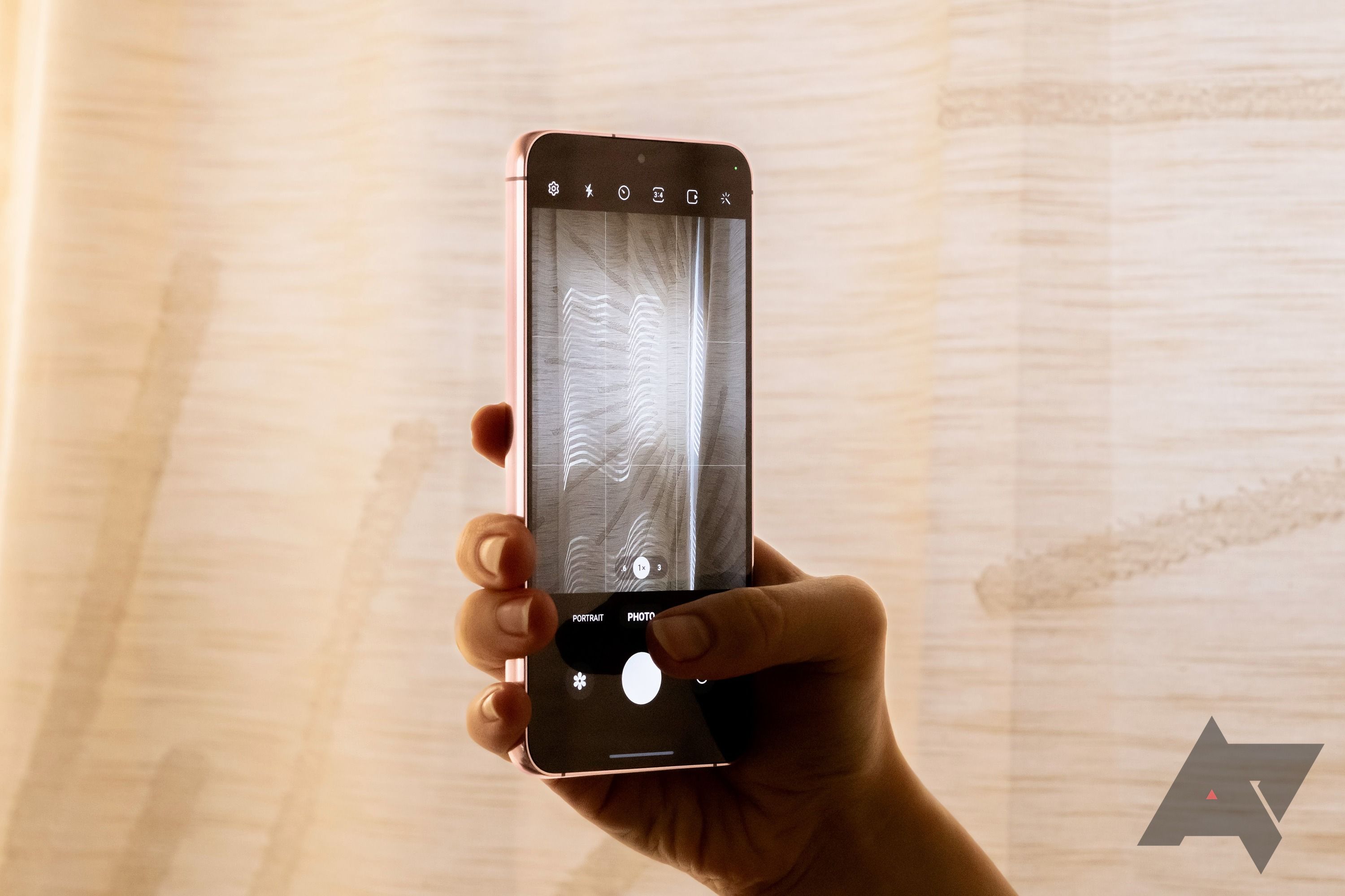 O telefone Samsung Galaxy S23 Plus mostrando o aplicativo de câmera em uso