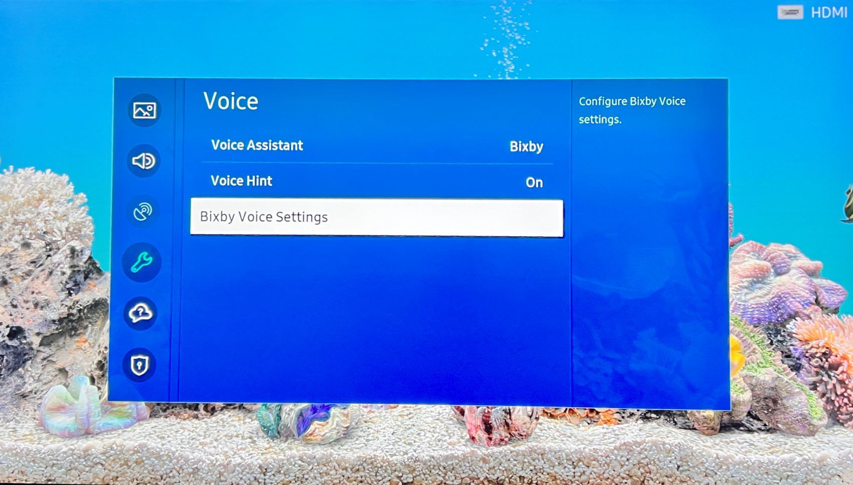 Menu Bixby Voice Settings em uma TV Samsung
