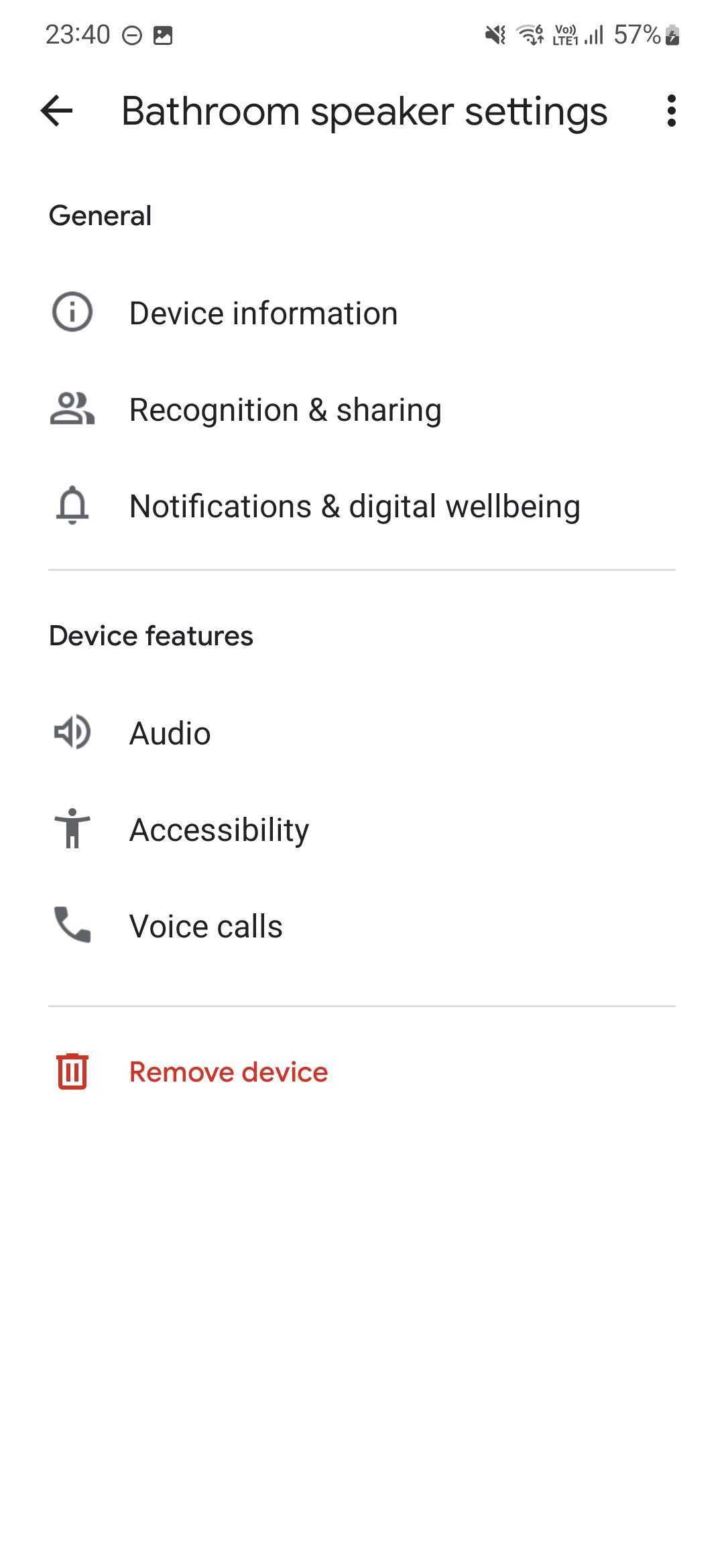 As configurações do app Google Home para um alto-falante de banheiro.
