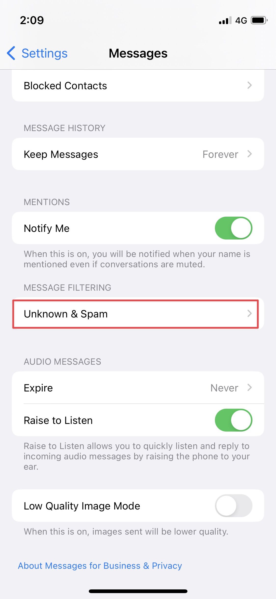 Uma captura de tela exibindo as configurações do iMessage, com a opção ‘Desconhecido e Spam’ claramente destacada na guia ‘Mensagem e Filtragem’, indicando seu significado ou seleção.