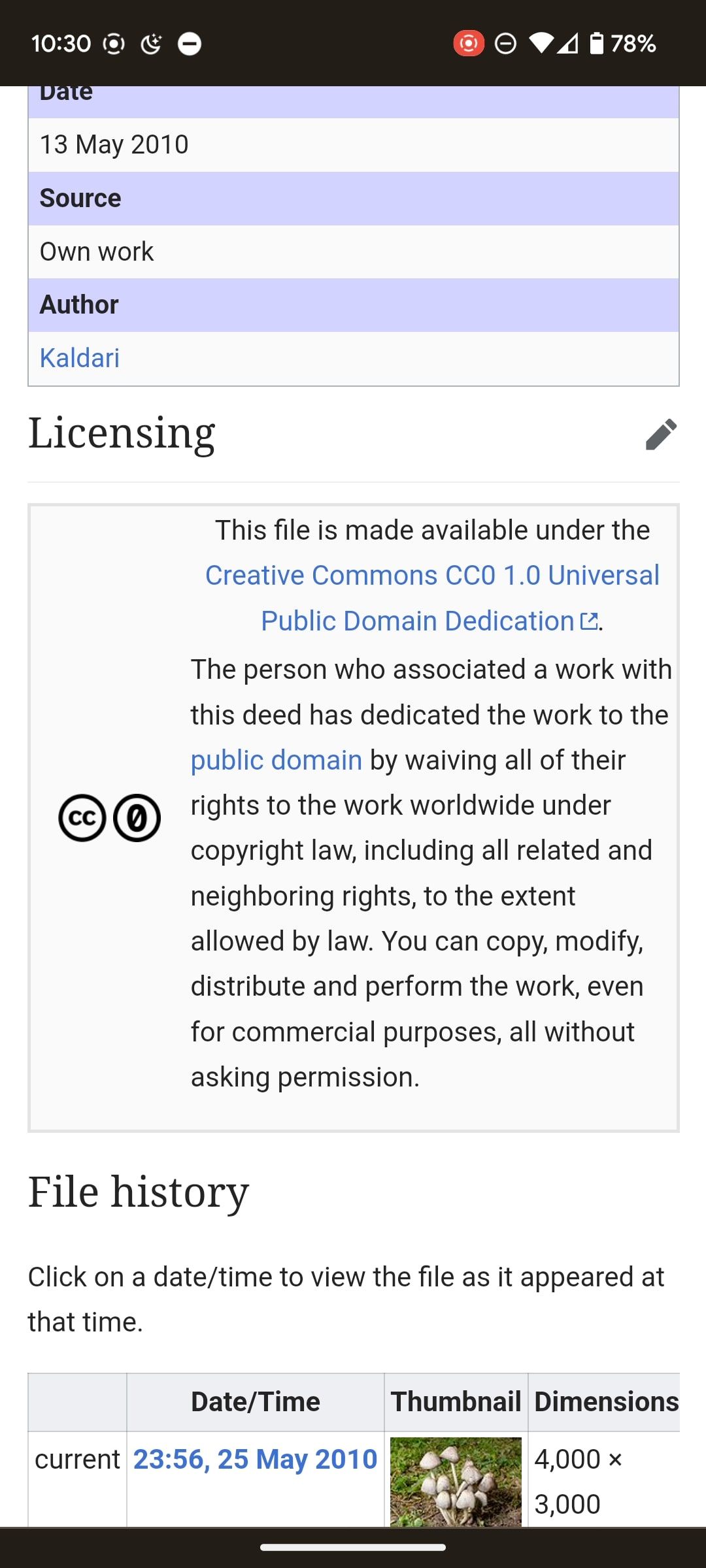 Captura de tela das informações de licenciamento de imagens no Chrome para dispositivos móveis