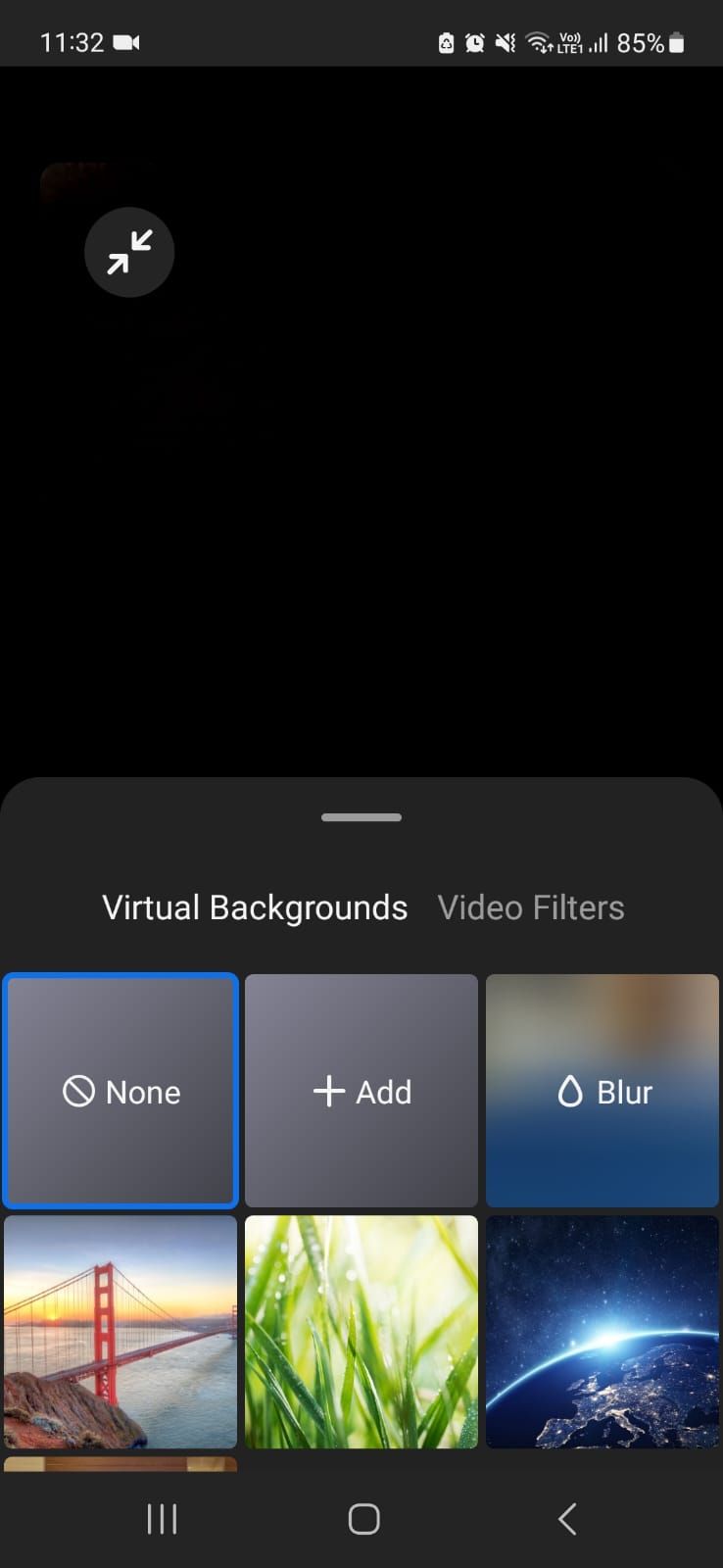 Captura de tela mostrando planos de fundo virtuais no aplicativo móvel Zoom