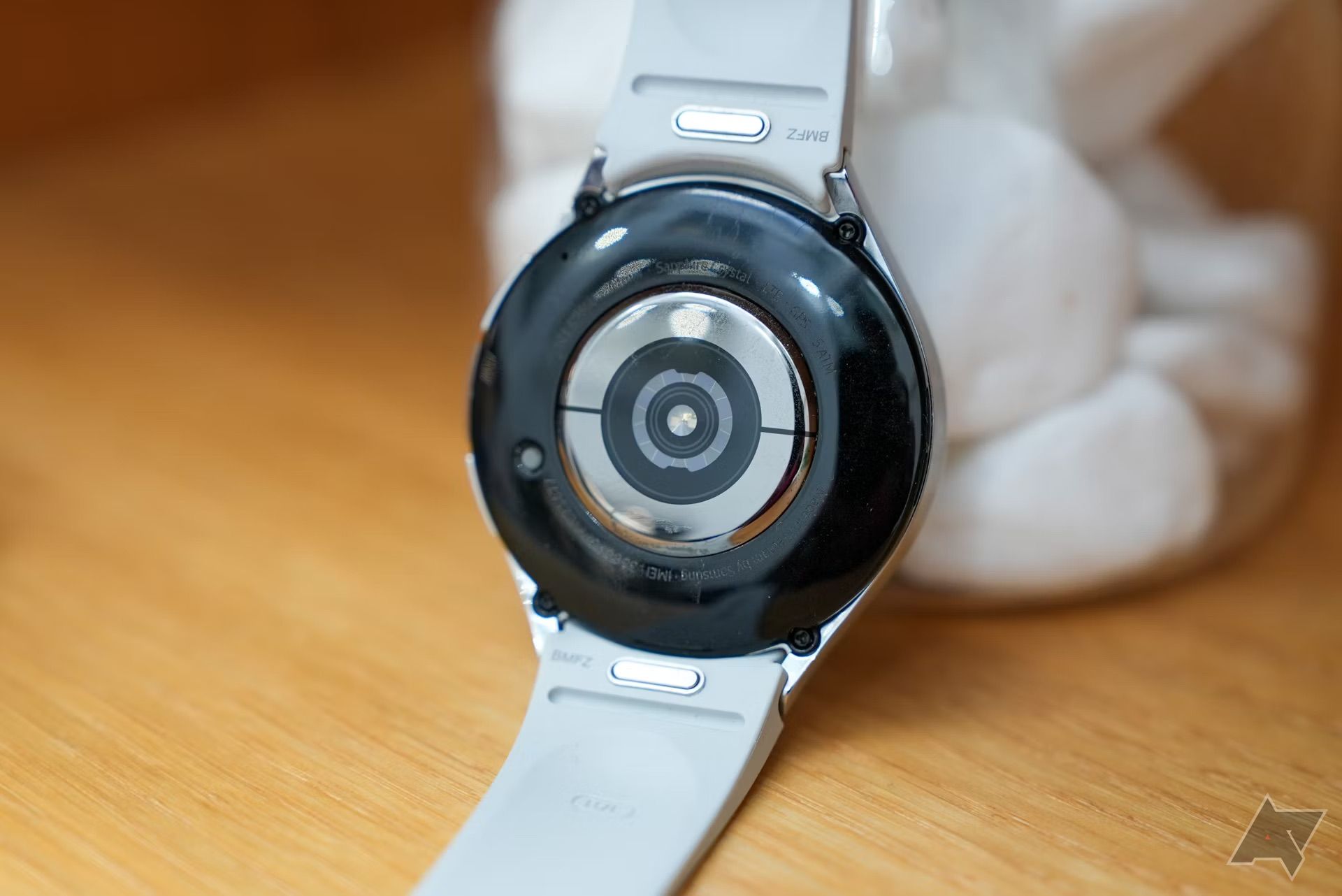 Sensores de saúde na parte traseira de um smartwatch