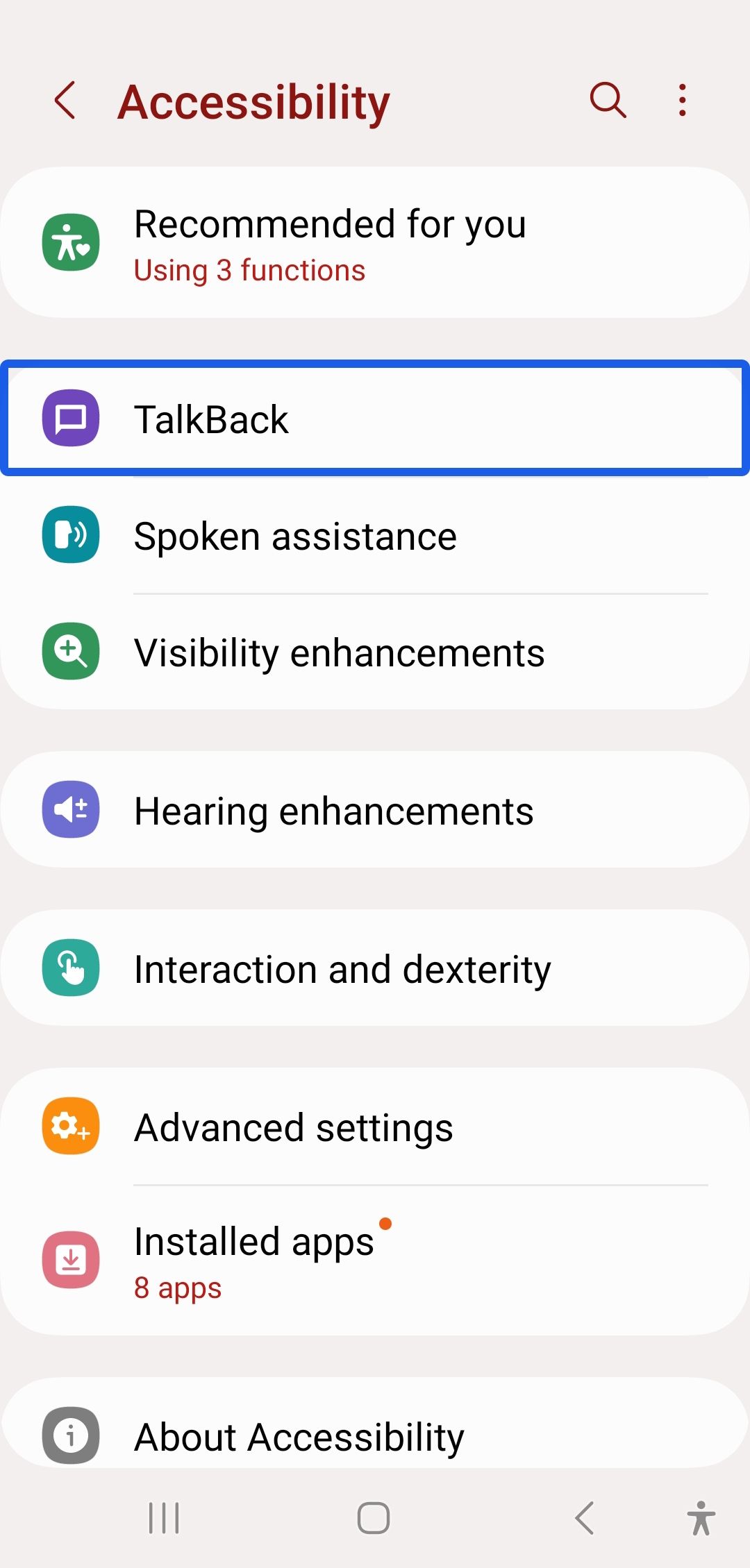 foco do contorno azul do talkback sobre o botão talkback na página de acessibilidade