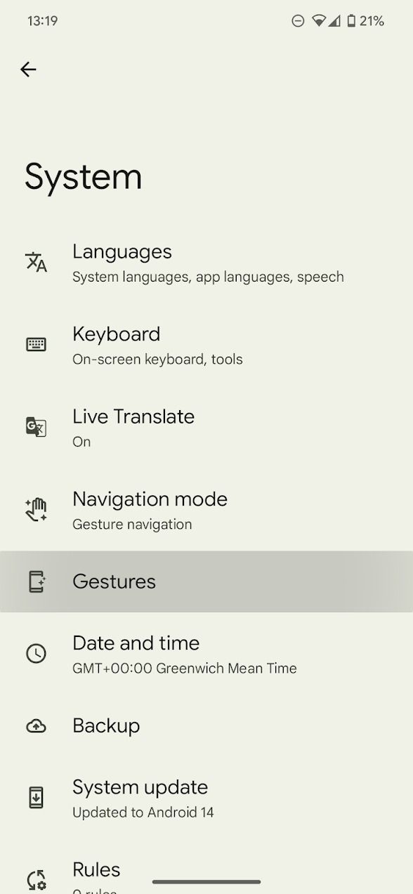 telefone pixel com menu de sistema de aplicativos de configurações do Android 14 com opção de gestos destacada