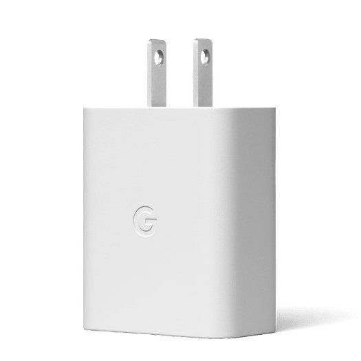 Carregador USB-C Google 30W em um fundo branco