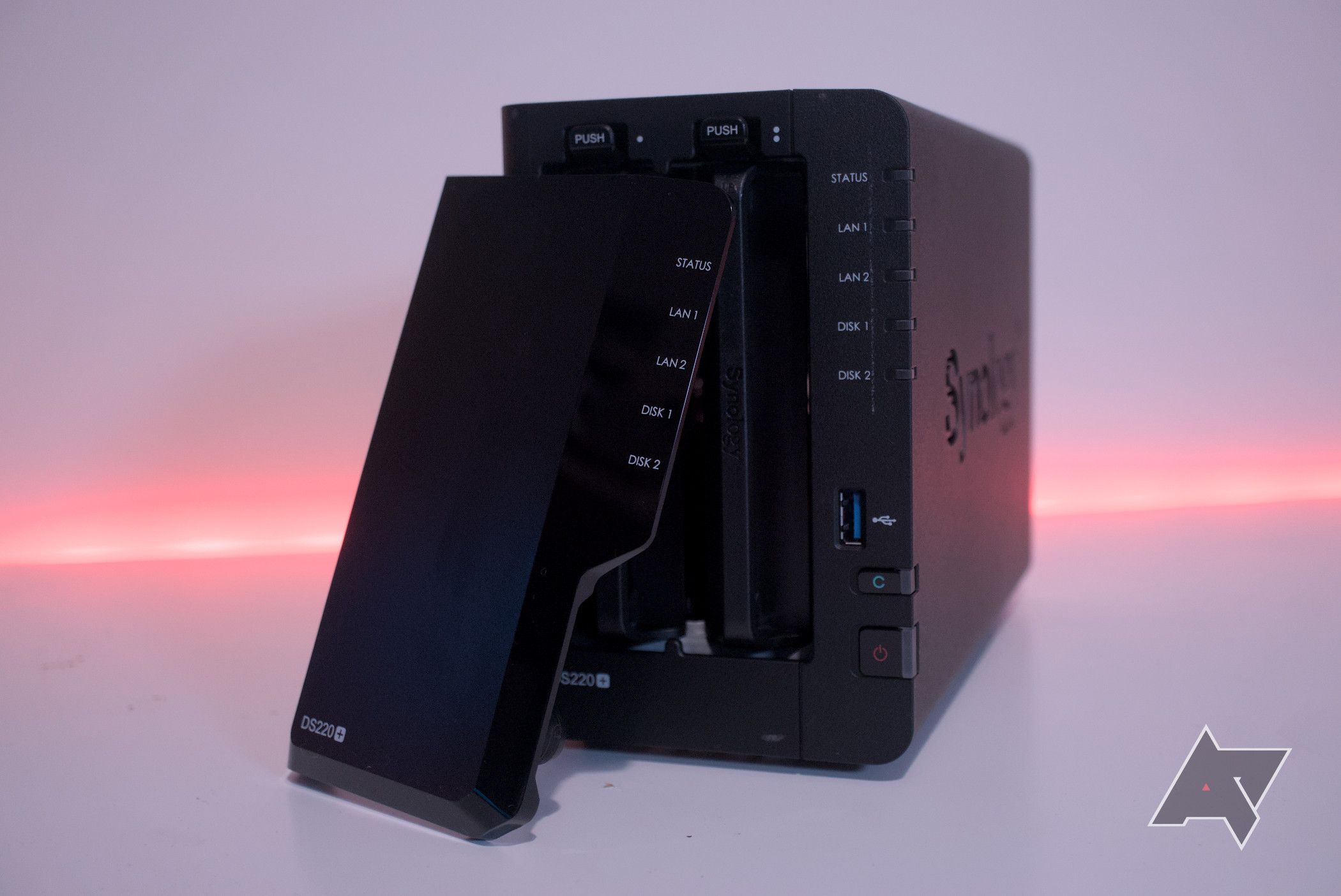 Parte frontal do Synology DiskStation DS220+