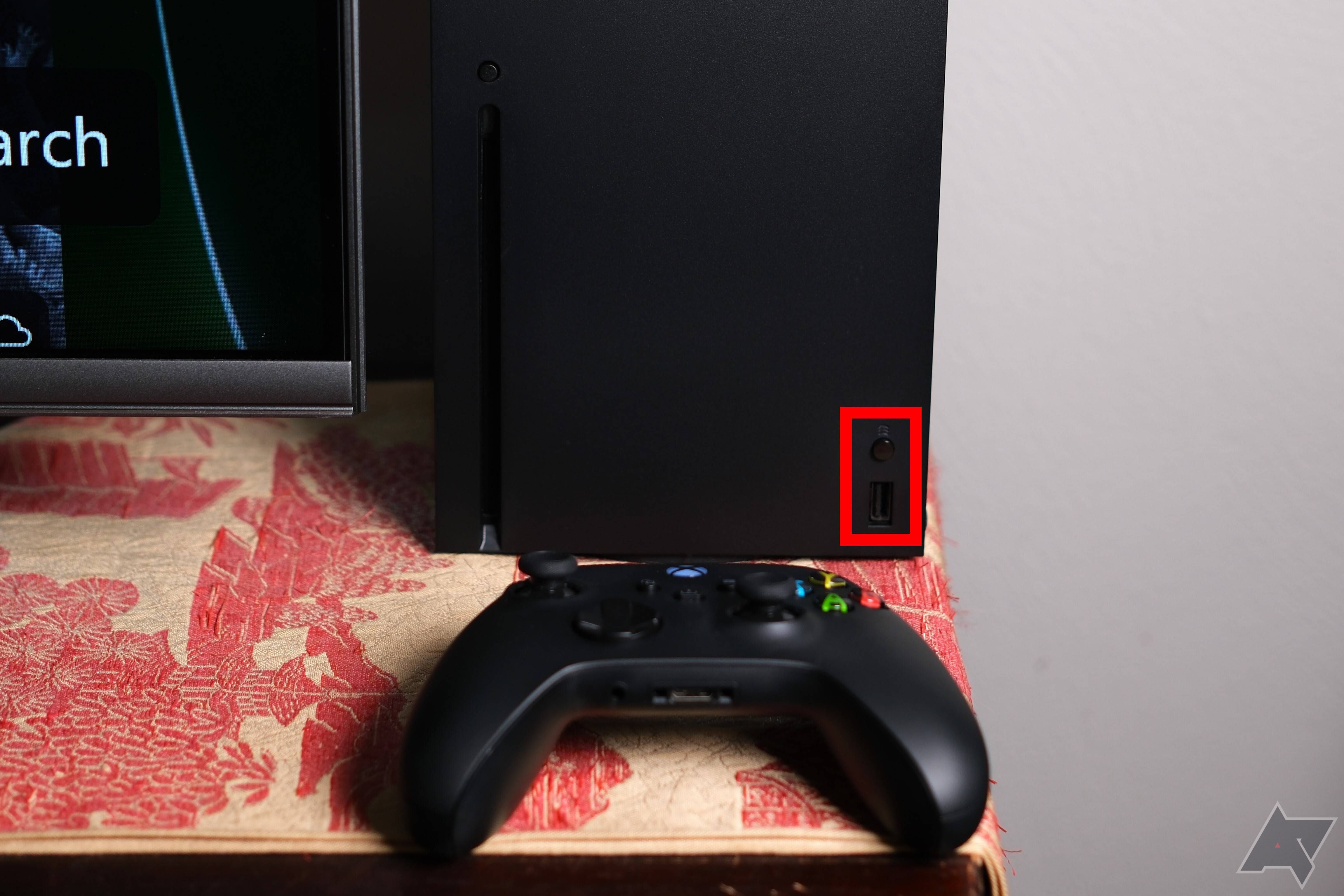 Xbox X com botão de emparelhamento e botão de ejeção