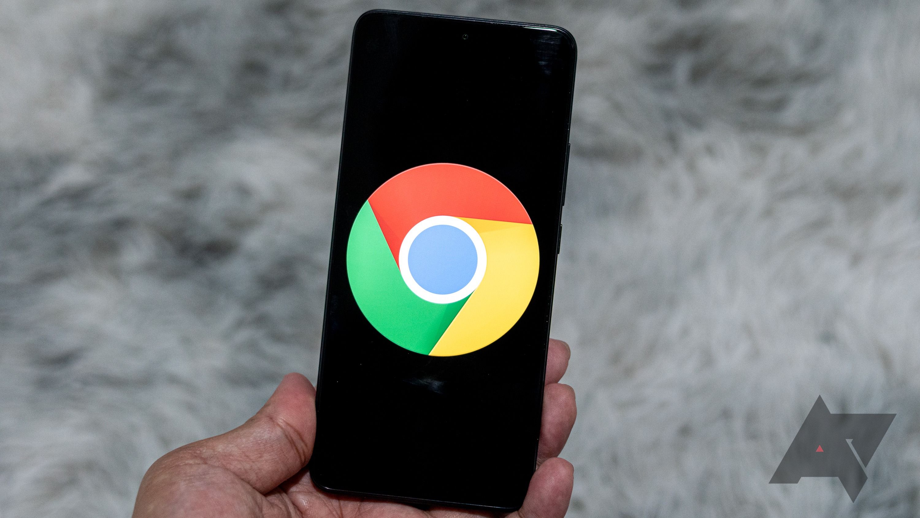 Logotipo do Google Chrome na tela de um celular