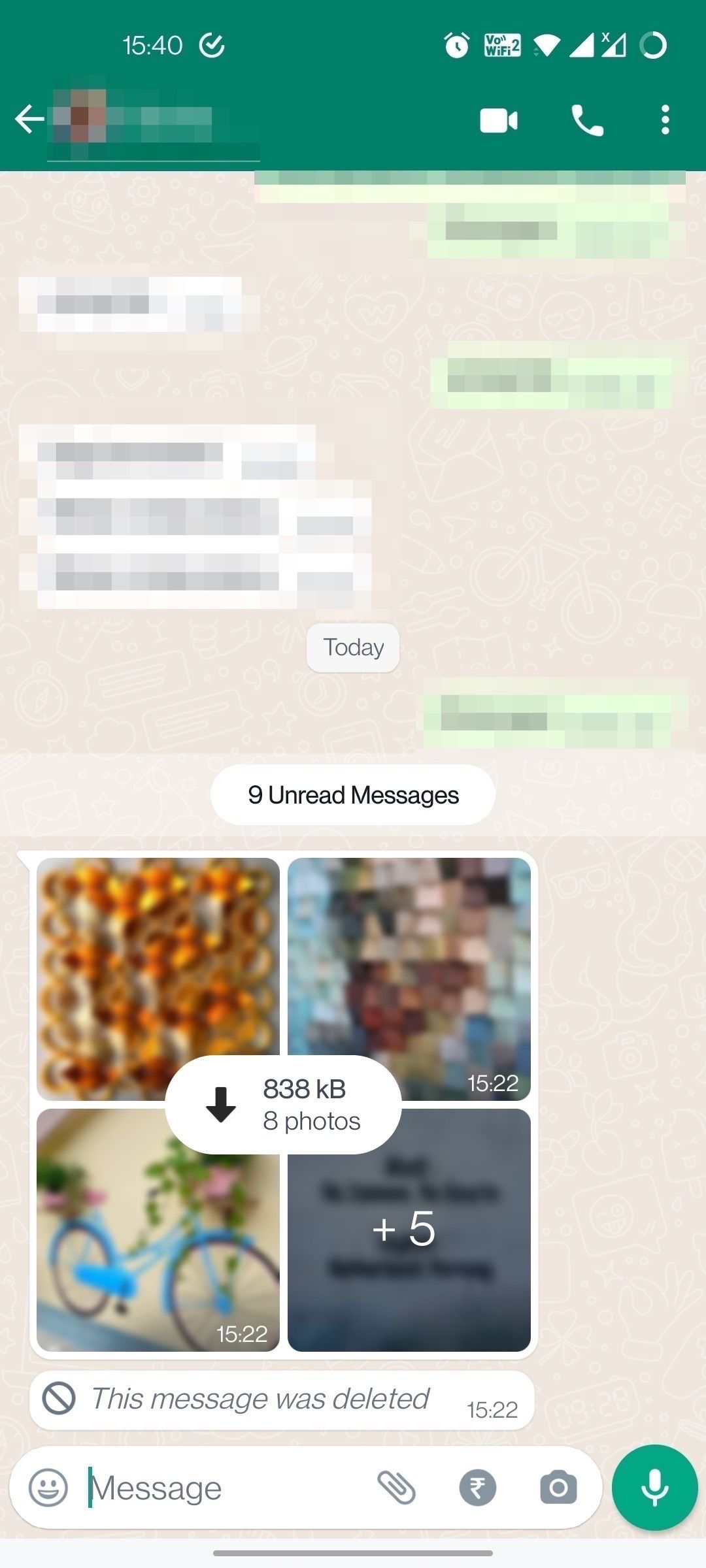 Bate-papo do WhatsApp mostrando mídia não baixada