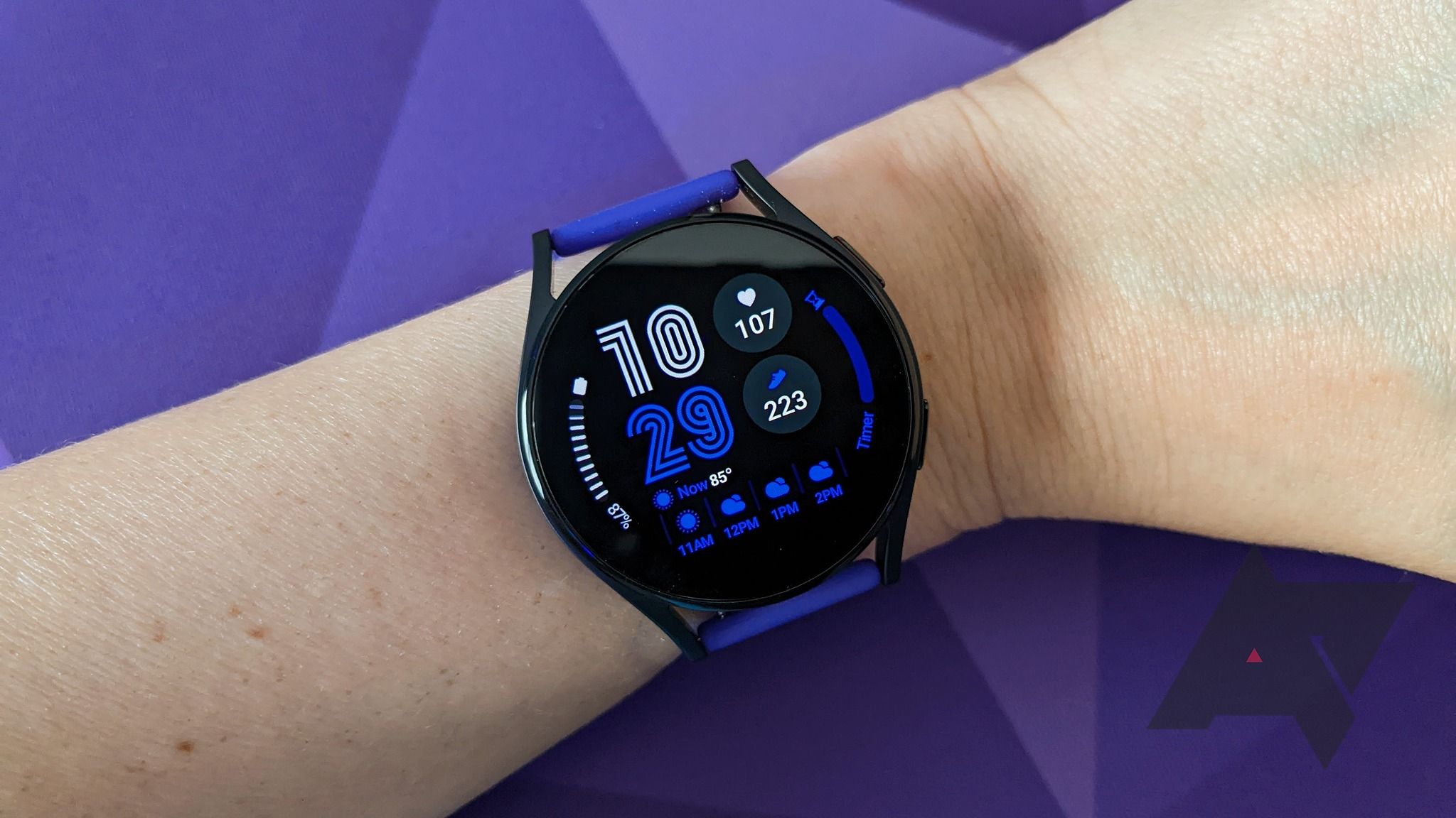 Samsung Galaxy Watch 5 em um pulso.