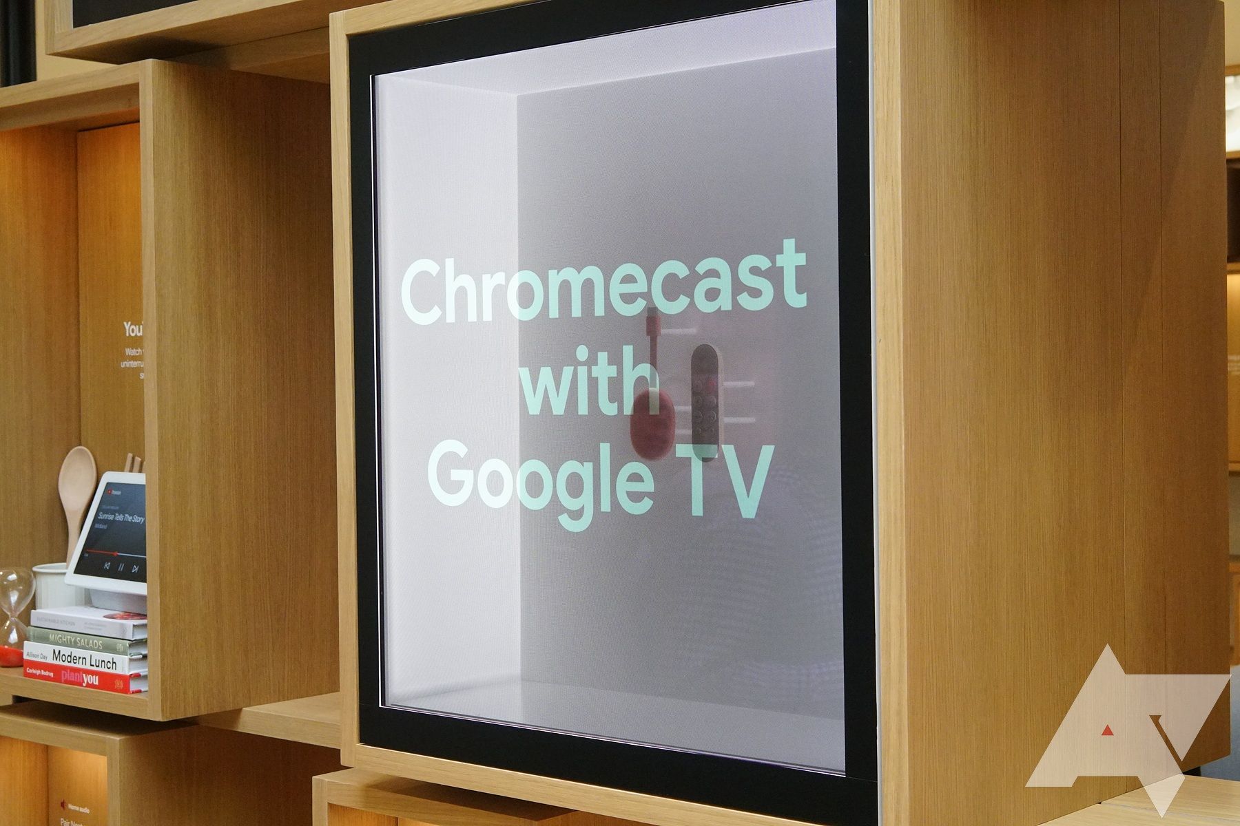 A loja do Google mostrando um Chromecast com Google TV em uma tela transparente