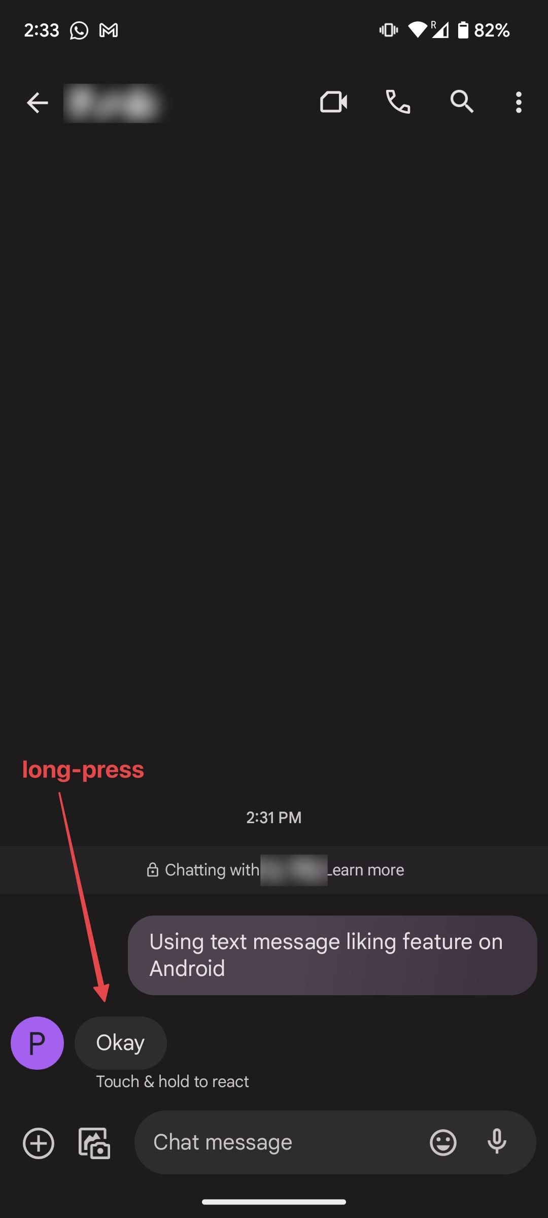 Uma captura de tela mostrando uma ação de toque longo em uma mensagem de texto.
