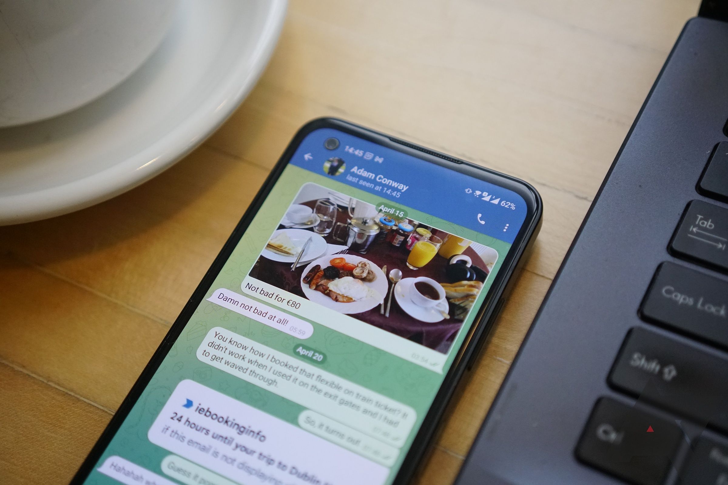 Bate-papos do Telegram abertos em um smartphone Android