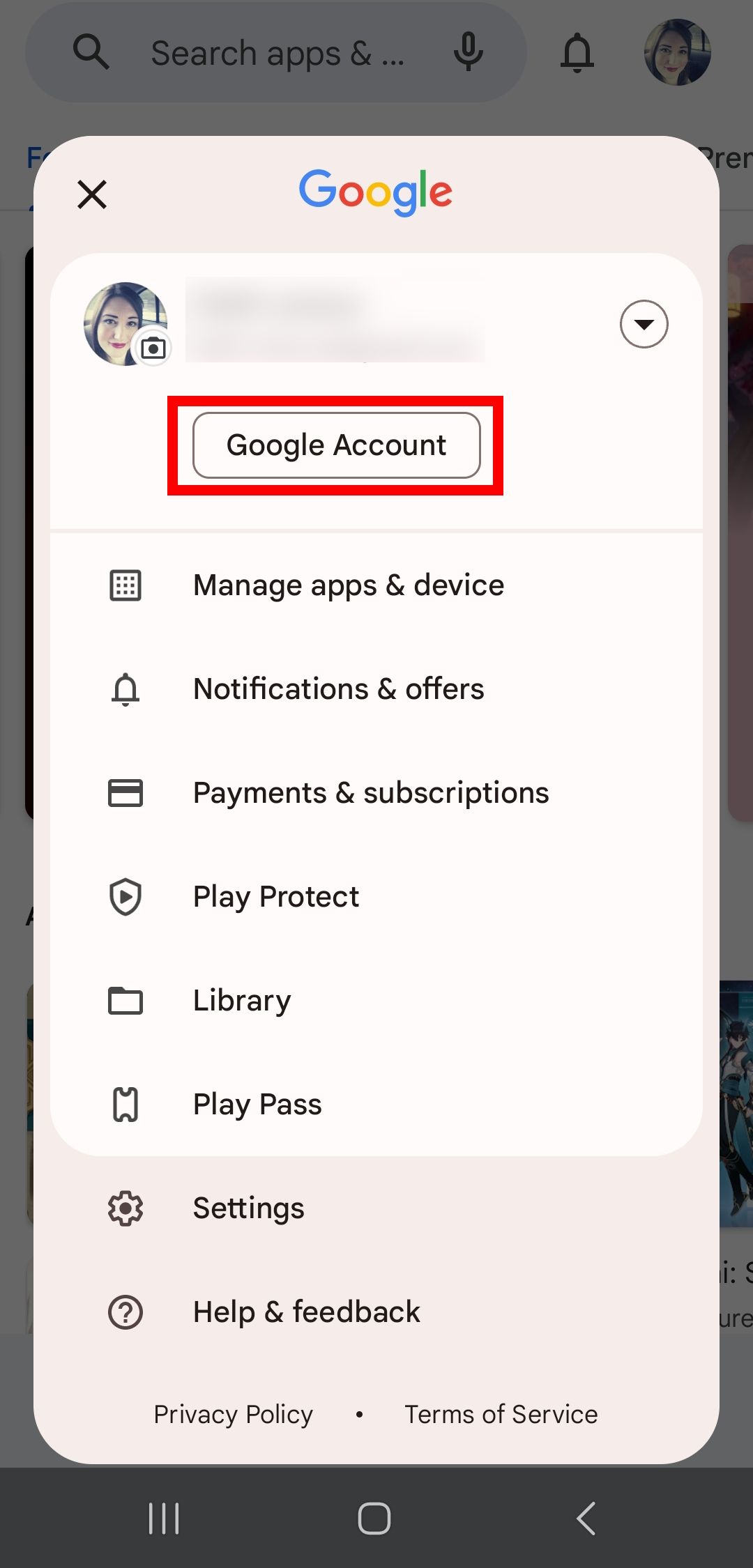 contorno de retângulo vermelho sobre o botão da conta do Google no perfil da Google Play Store