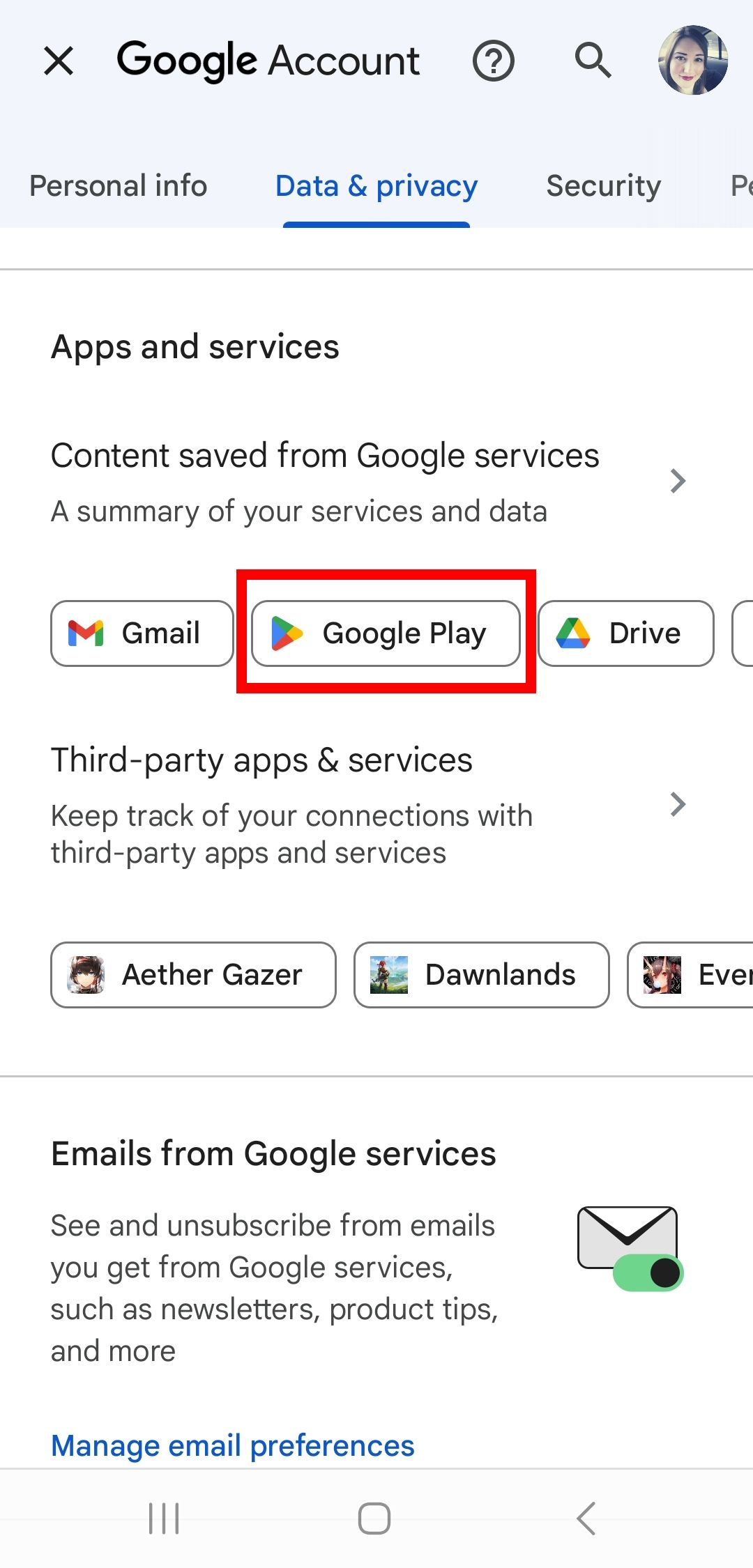 contorno de retângulo vermelho sobre a Google Play Store na página de dados e privacidade da conta do Google