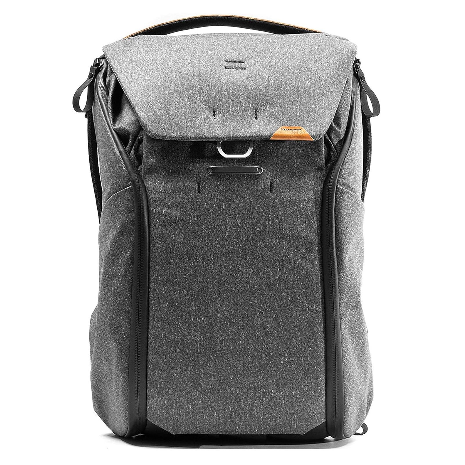 Peak Design Everyday Backpack V2 mostrada de frente contra um fundo branco
