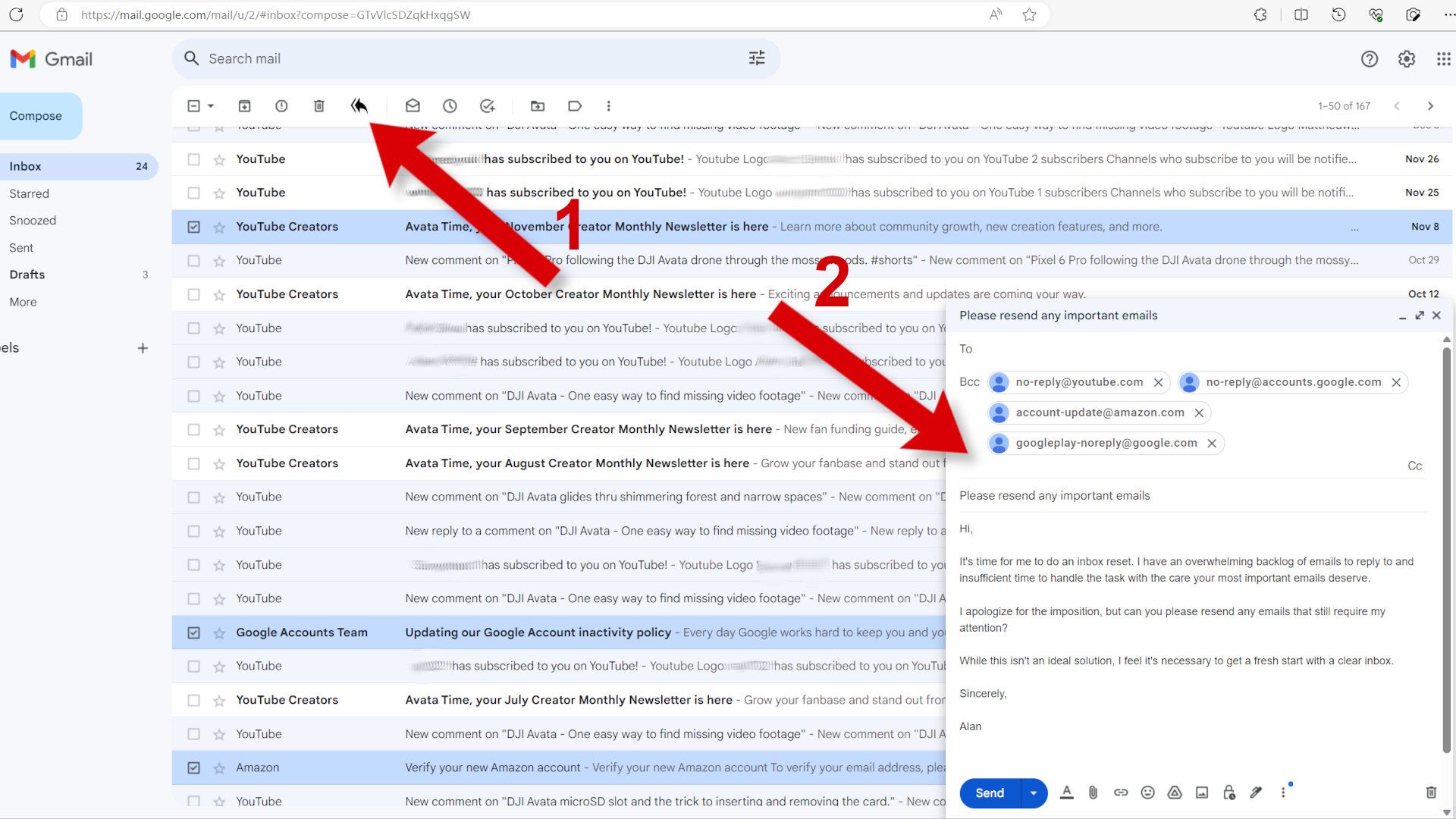 As setas mostram as etapas para selecionar vários e-mails para enviar uma resposta em lote a todos com o mesmo conteúdo