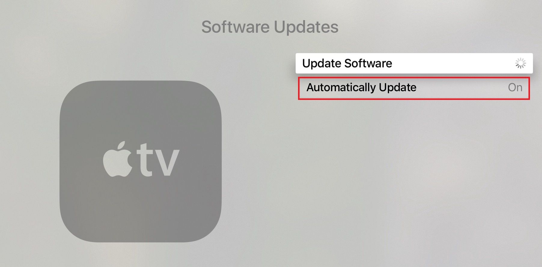 Uma captura de tela do menu Atualizações de software da Apple TV com o recurso Atualizar automaticamente destacado em vermelho