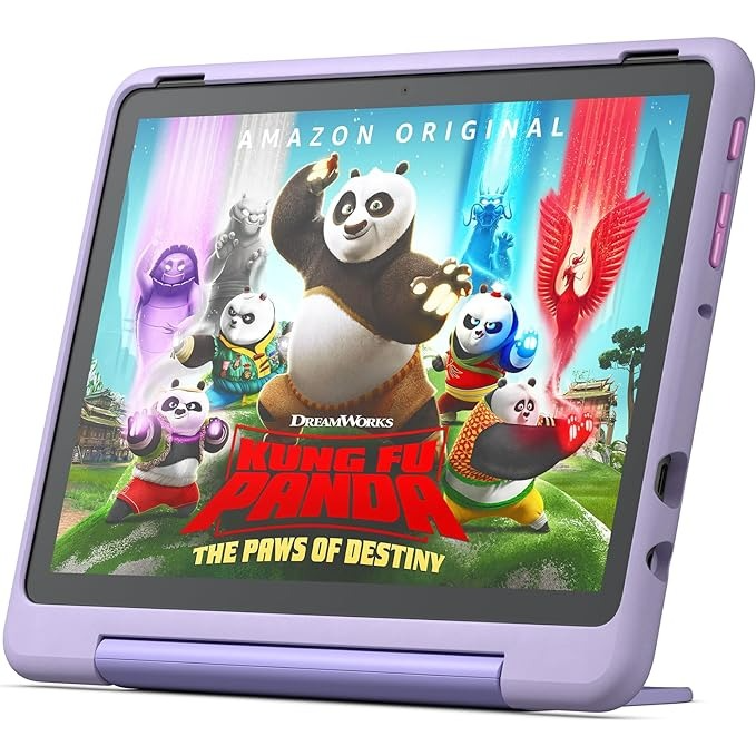 Um tablet Amazon Fire HD 10 Kids Pro roxo com uma tela inicial do Kung Fu Panda