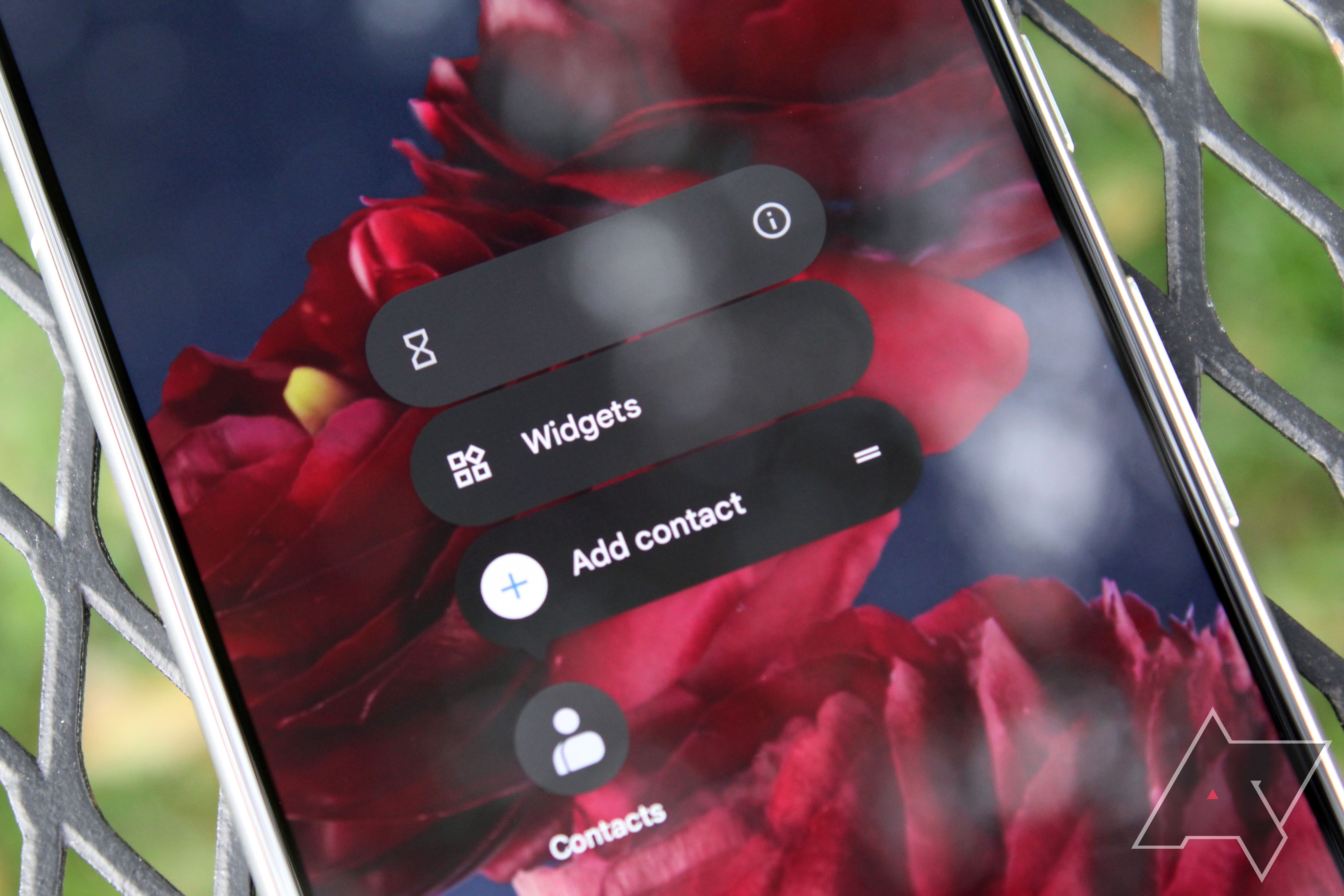 Um telefone Android mostrando a opção Widgets na tela