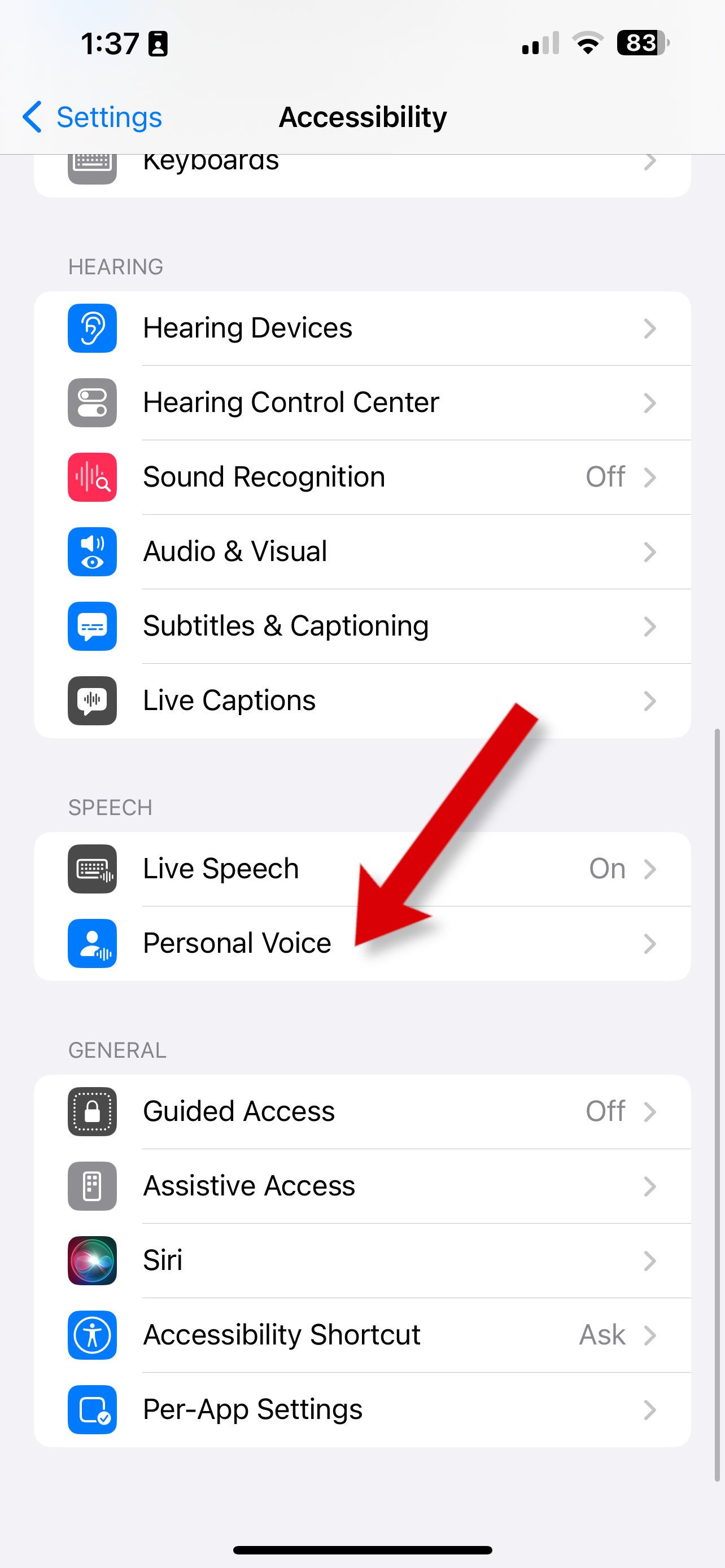 Uma captura de tela mostrando como abrir as configurações de voz pessoal do iPhone