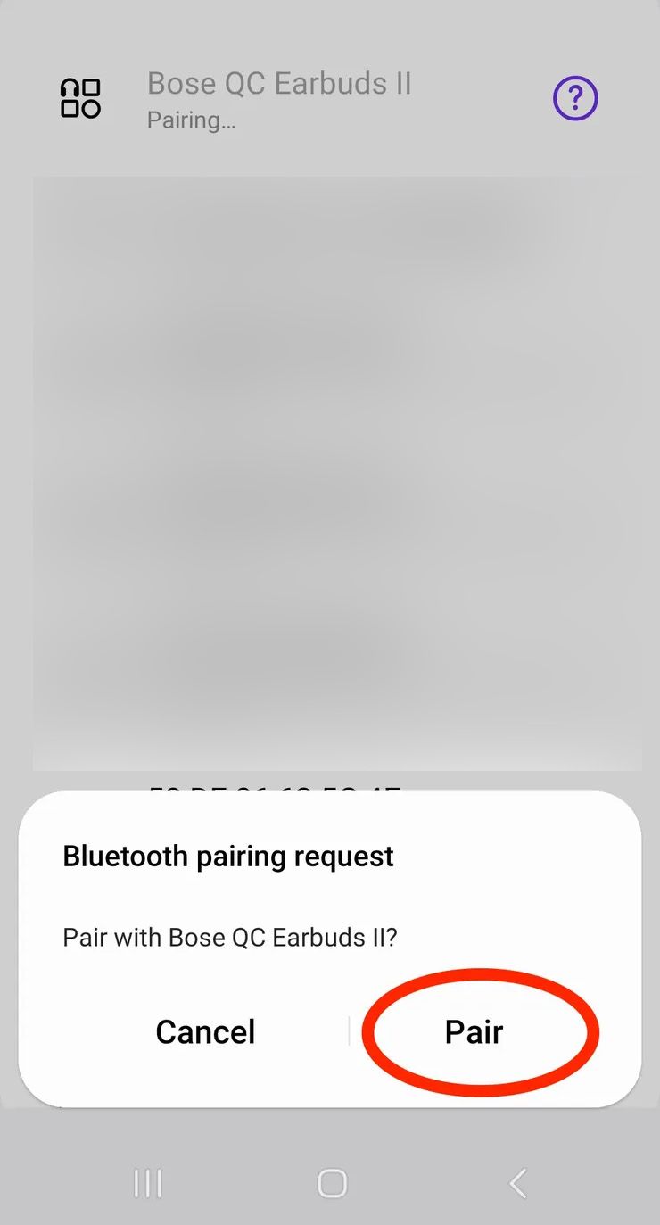Captura de tela de um aviso pop-up em um telefone Android solicitando emparelhamento Bluetooth, com o botão “Emparelhar” claramente destacado para ação do usuário.