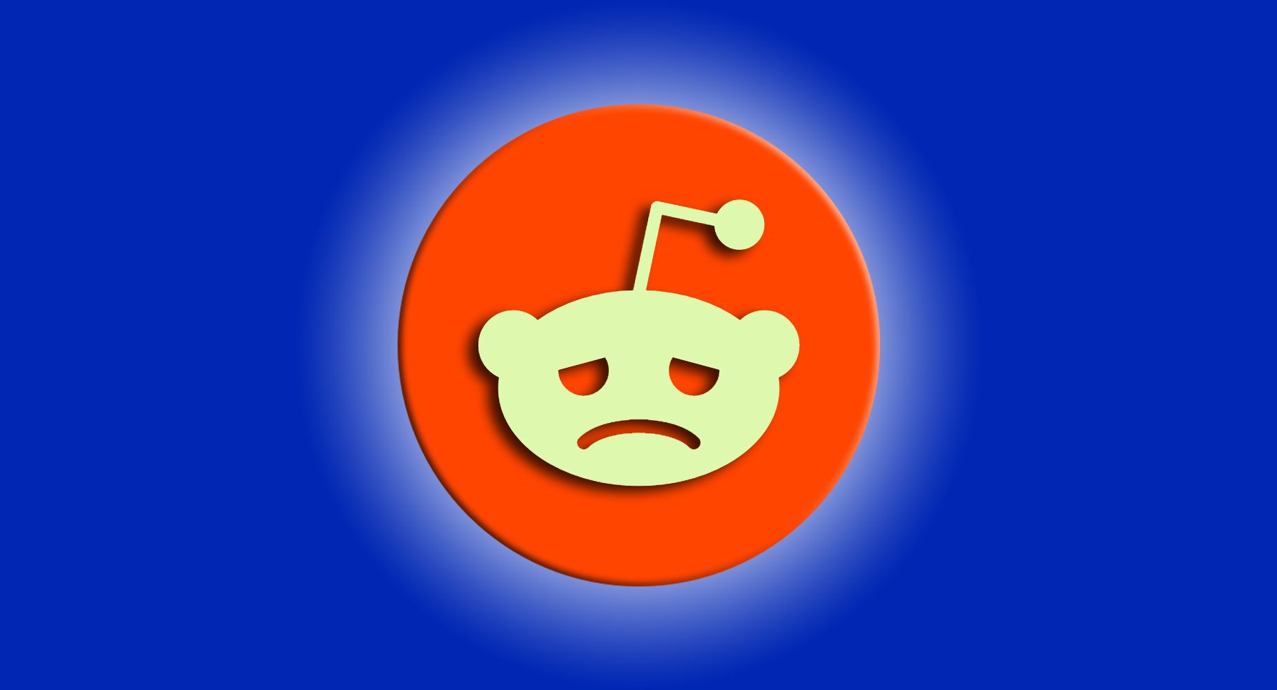 Um fundo azul com o logotipo do Reddit, que apresenta uma cabeça alienígena branca.  Porém, nesta versão, o rosto do alienígena é mostrado com uma expressão triste, com os olhos semifechados e a boca voltada para baixo.