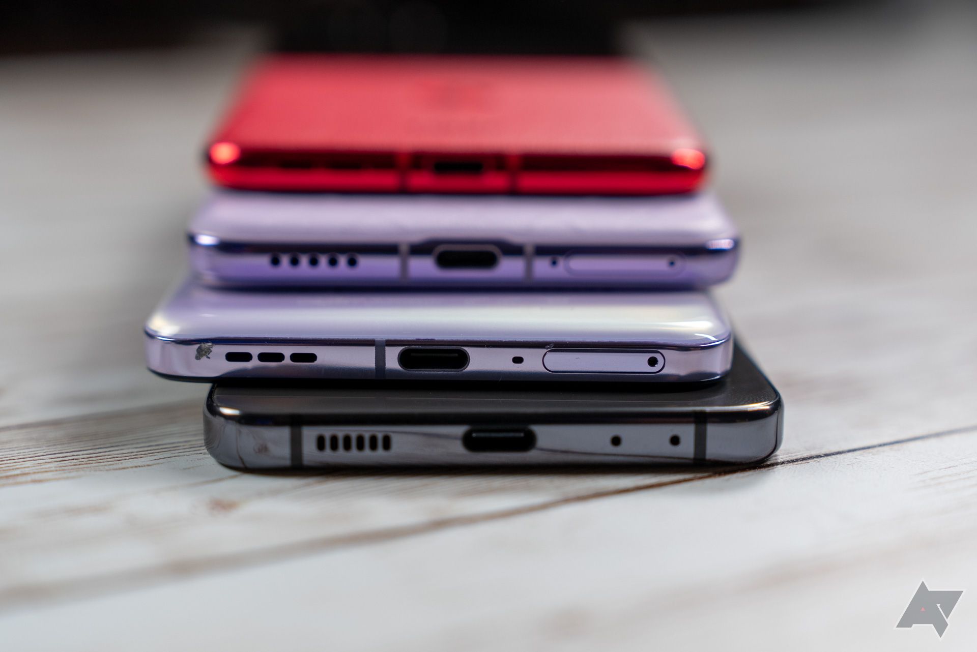 Motorola Razr+, Galaxy Z Flip 5, Vivo X Flip e OPPO encontram portas de carregamento N3 Flip