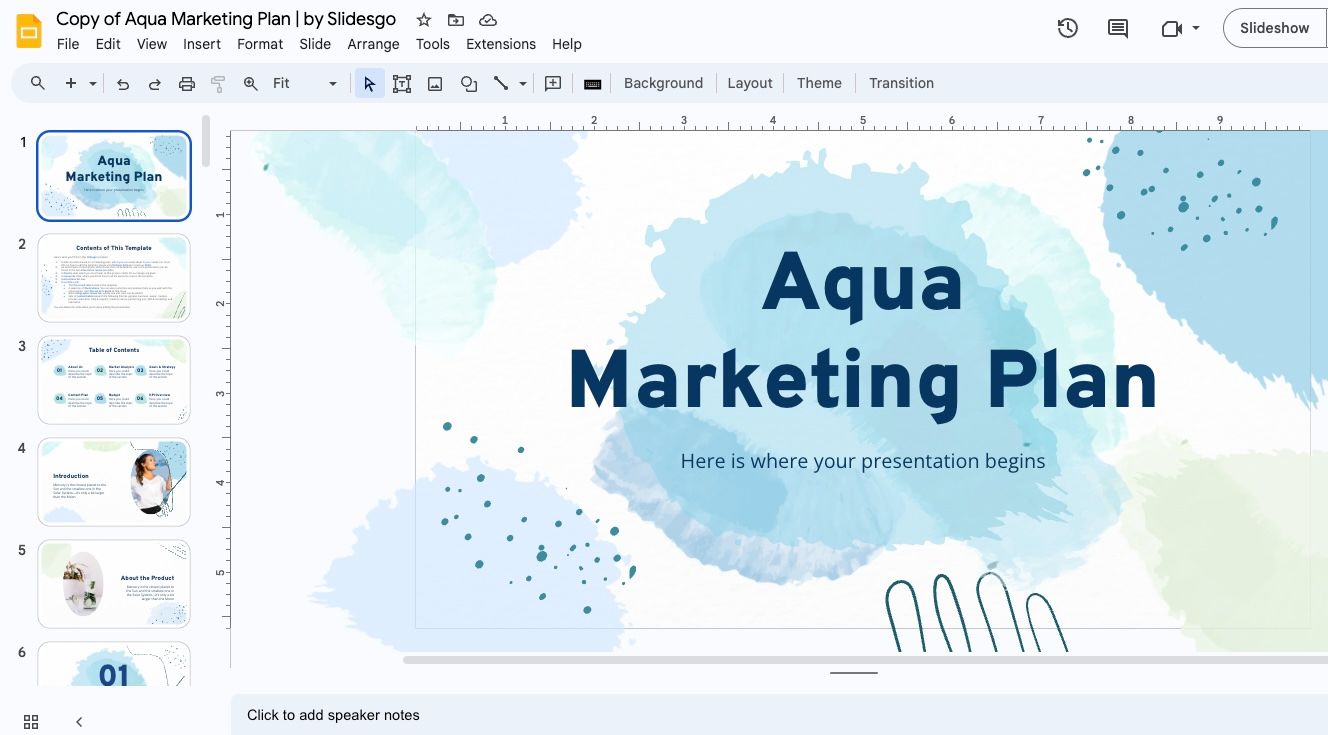 O modelo Aqua Marketing Plan da Slidesgo.