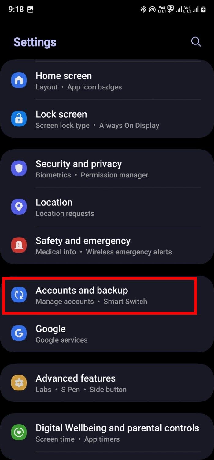 Captura de tela mostrando a opção Contas e backup em um smartphone Samsung Galaxy S22 Ultra