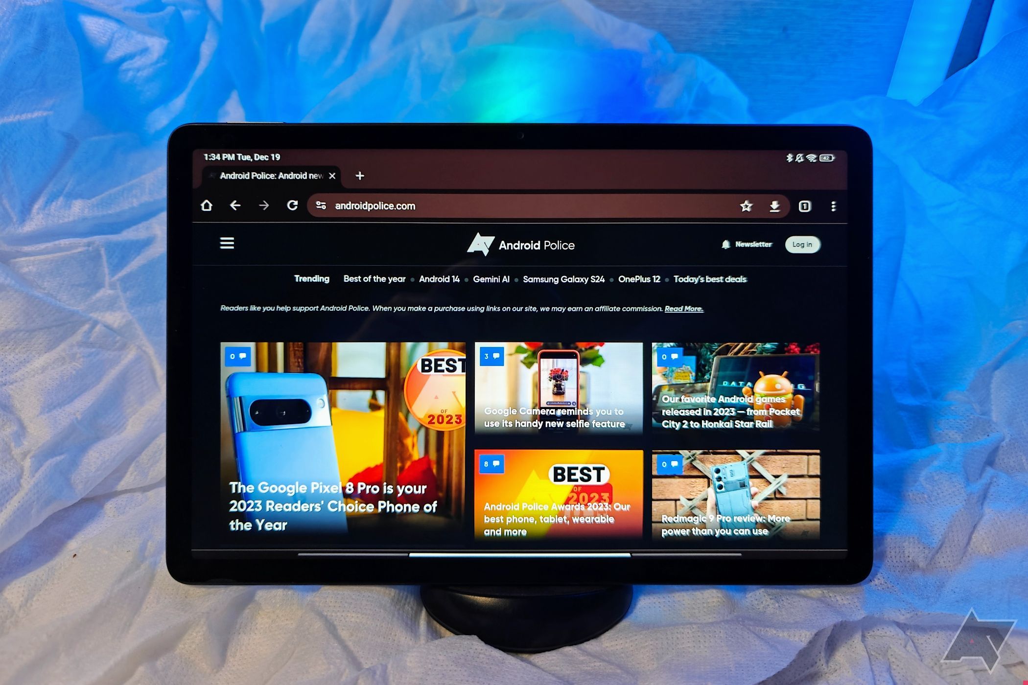 Xiaomi Redmi Pad SE mostrando a página inicial do Android Police