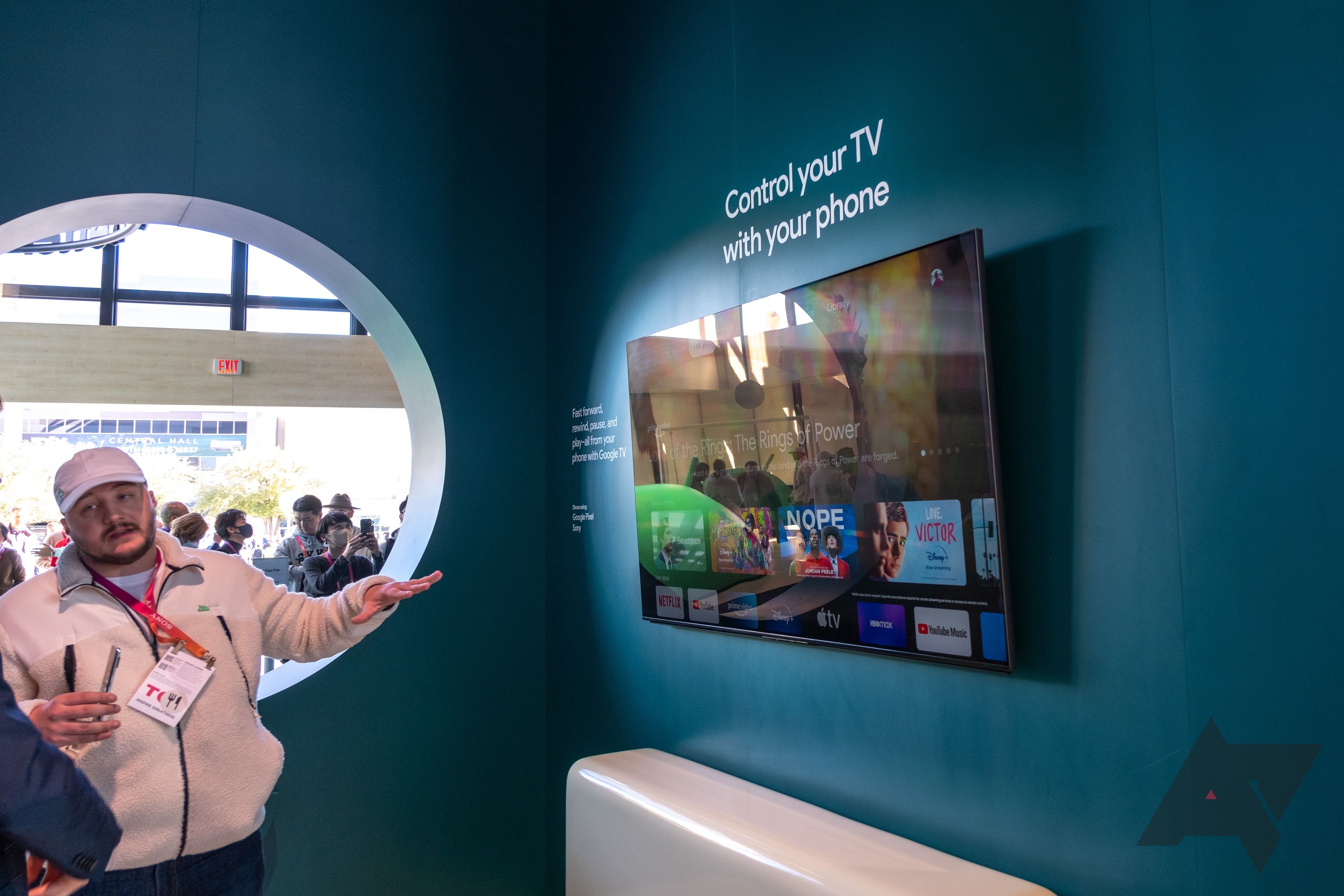 Uma demonstração do Google TV na CES 2023