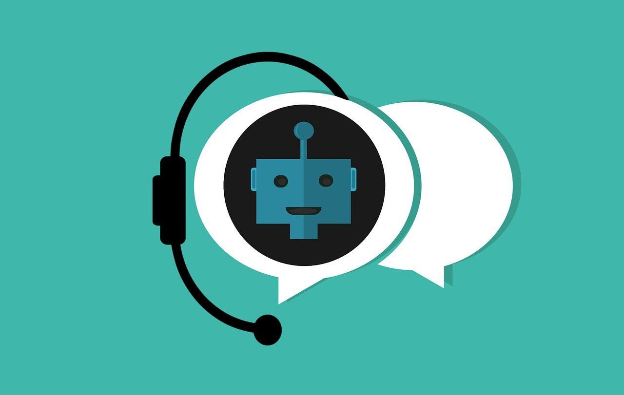 Um ícone de chatbot com balões de fala e um rosto de robô contra um fundo verde.