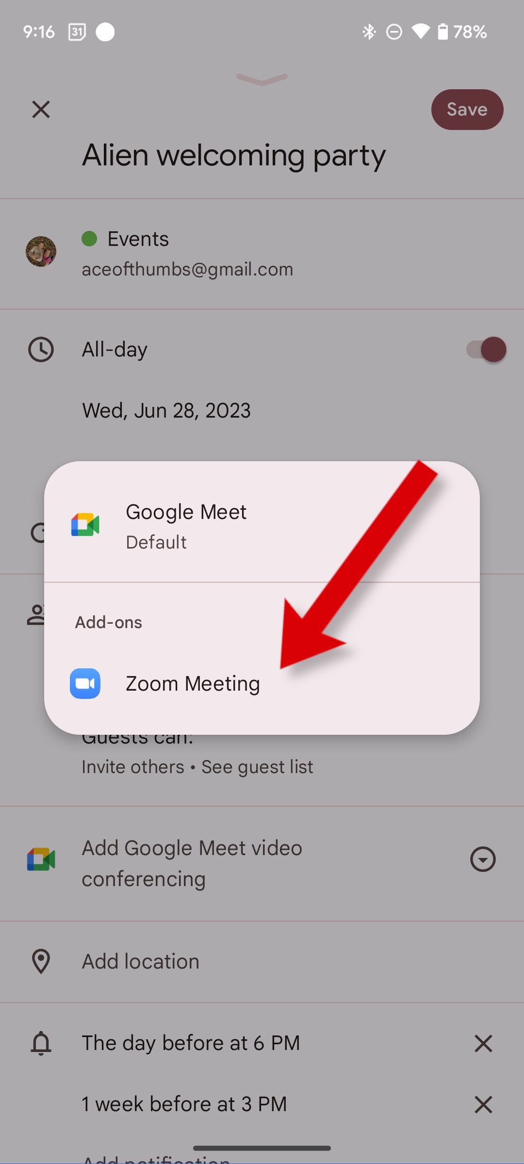 Captura de tela de um evento do aplicativo Google Agenda com uma seta apontando para opções de conferência.