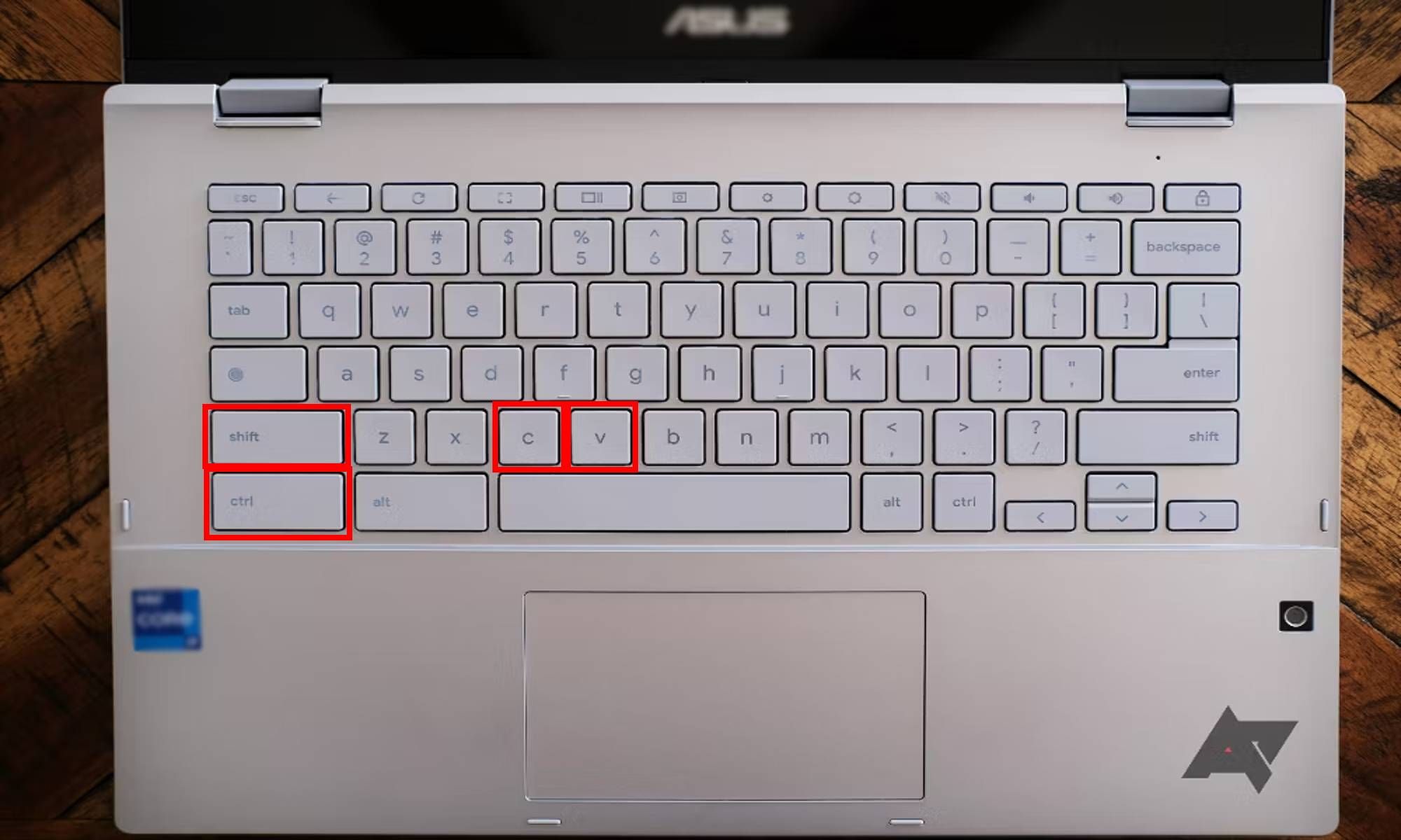 imagem de um teclado com as teclas ctrl, shift, c e v destacadas