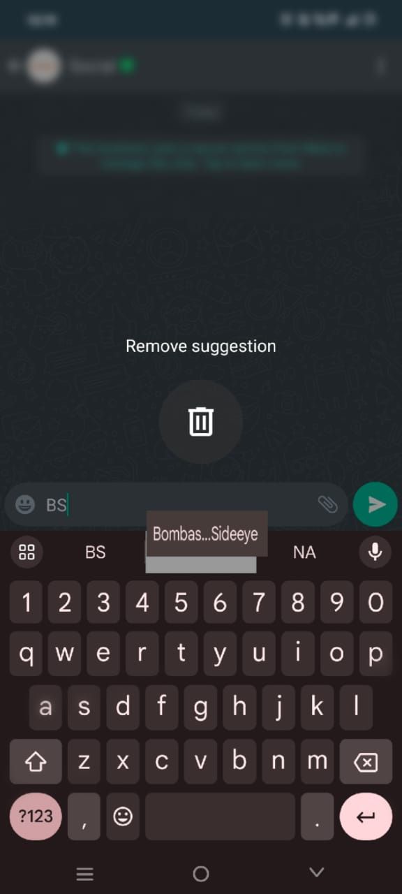 Captura de tela mostrando a opção para remover sugestão do Gboard