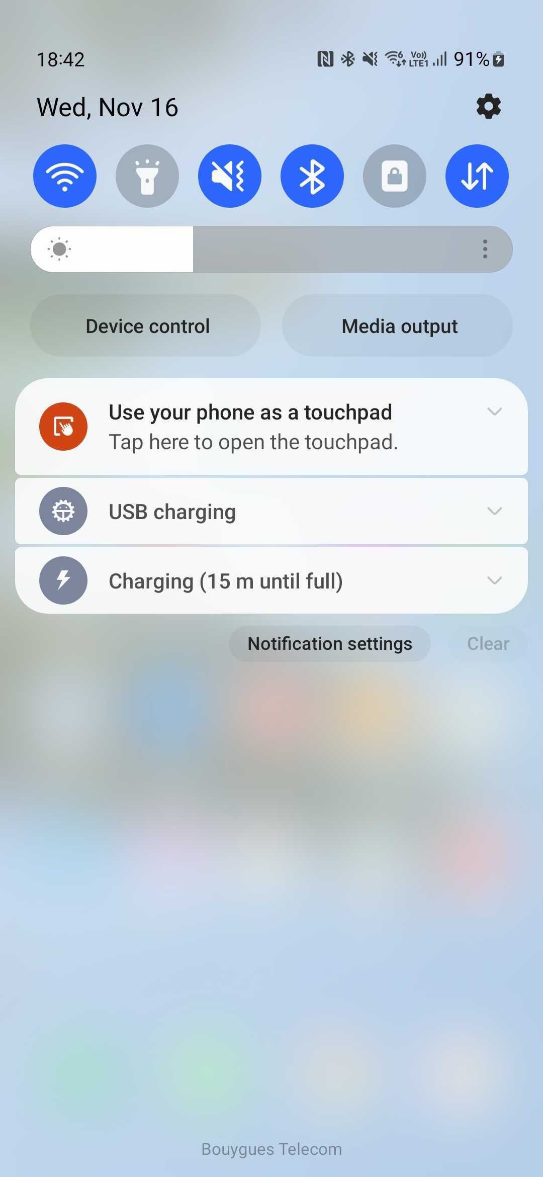 Certifique-se de aceitar a notificação do Samsung DeX para usar o telefone como touchpad.