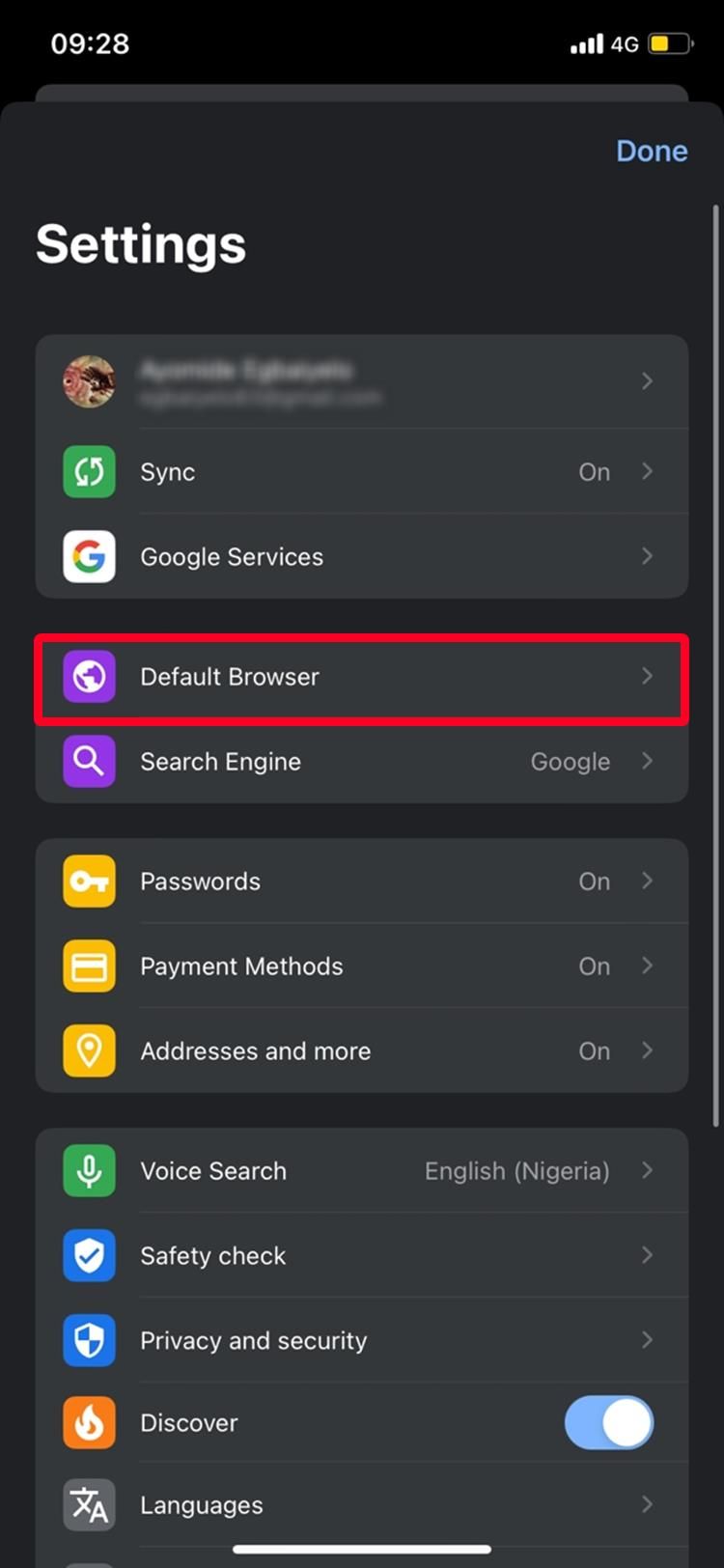 Captura de tela do menu de configurações do Chrome no iPhone com a opção Navegador padrão destacada