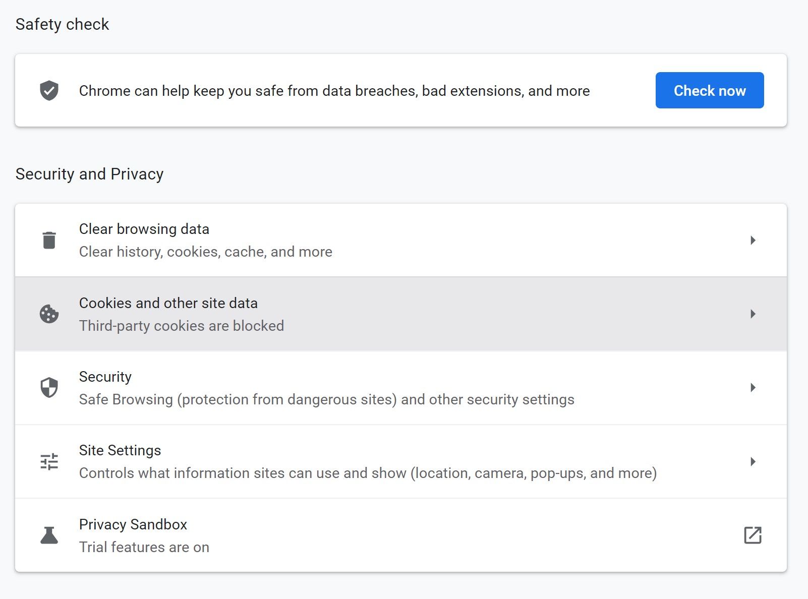 Configurações de segurança e privacidade no Google Chrome com a opção Cookies e outros dados do site destacada