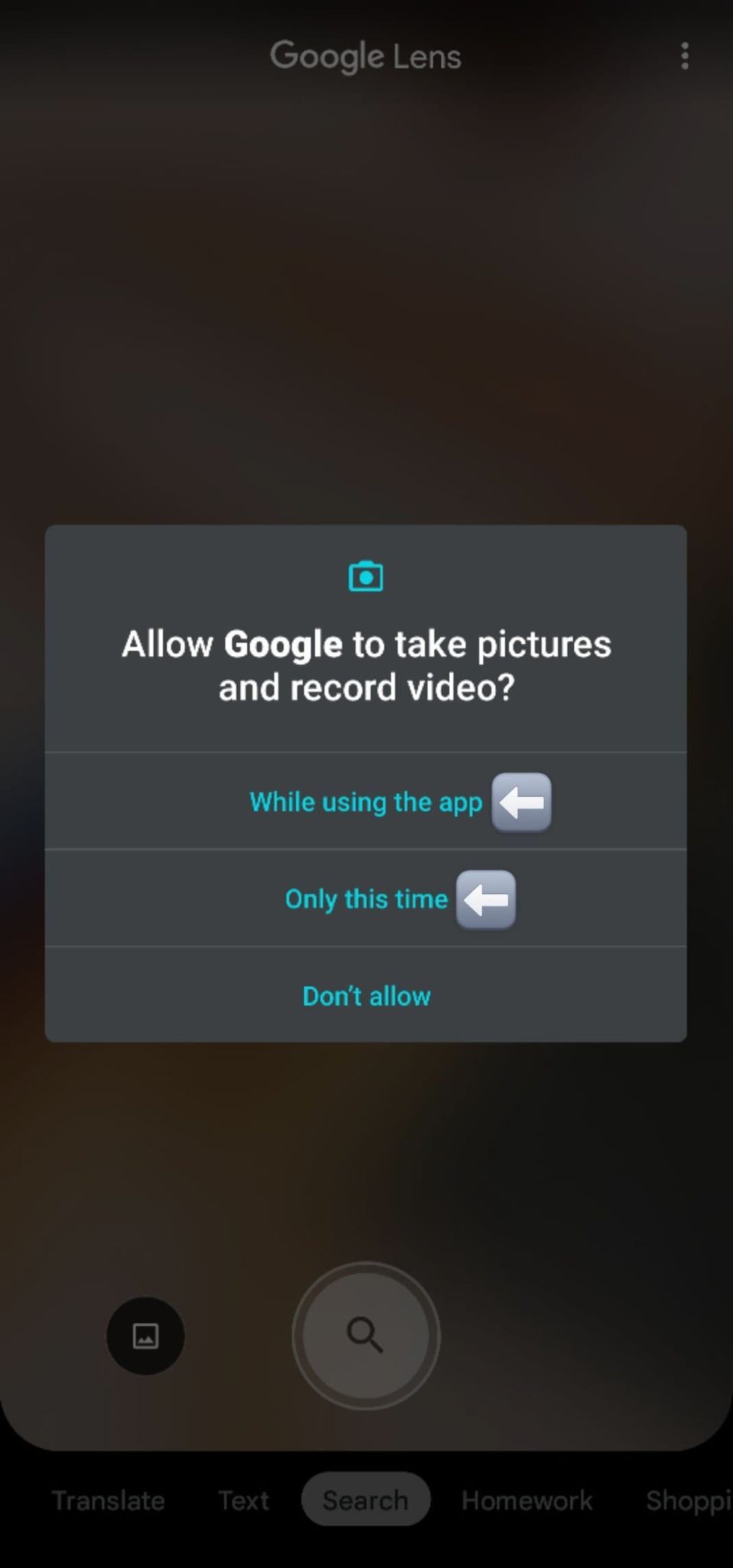 A imagem mostra um pop-up solicitando permissão para permitir que o Google use o aplicativo da câmera para usar o Google Lens.