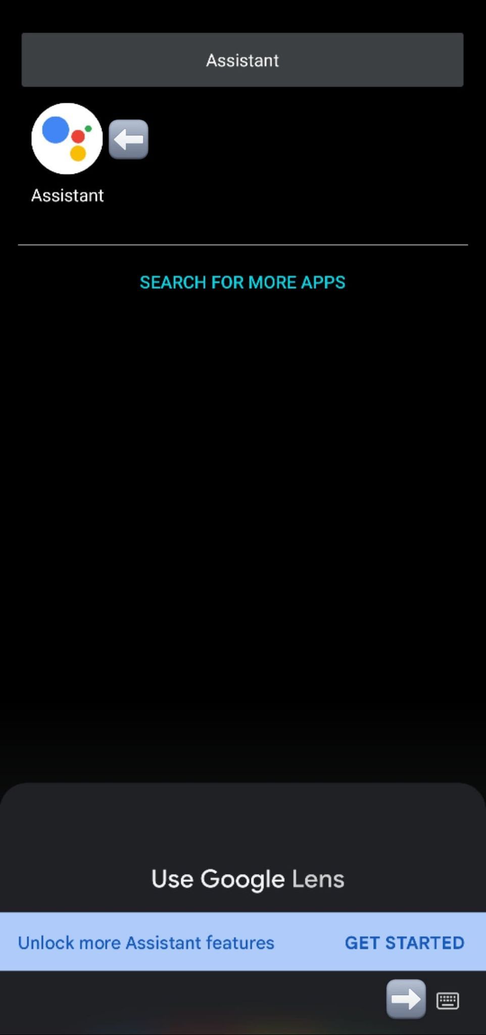 A imagem mostra o ícone do aplicativo Google Assistente na tela do telefone com uma seta apontando para ele.