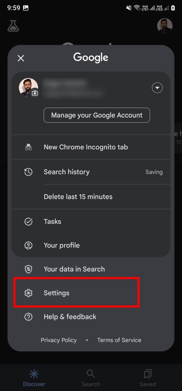 Captura de tela mostrando a opção Configurações destacada no Google app no ​​Android